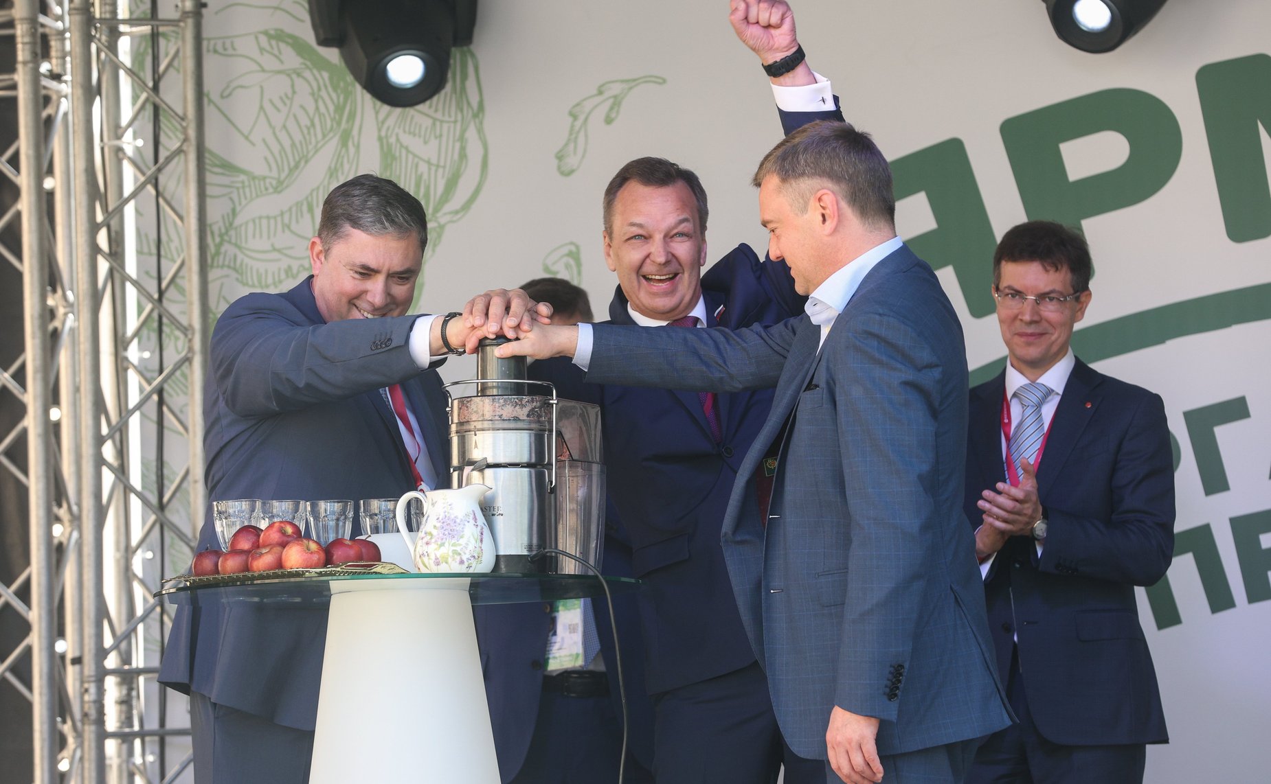 Открытие ярмарки Российской экологической продукции в рамках X Невского международного экологического конгресса