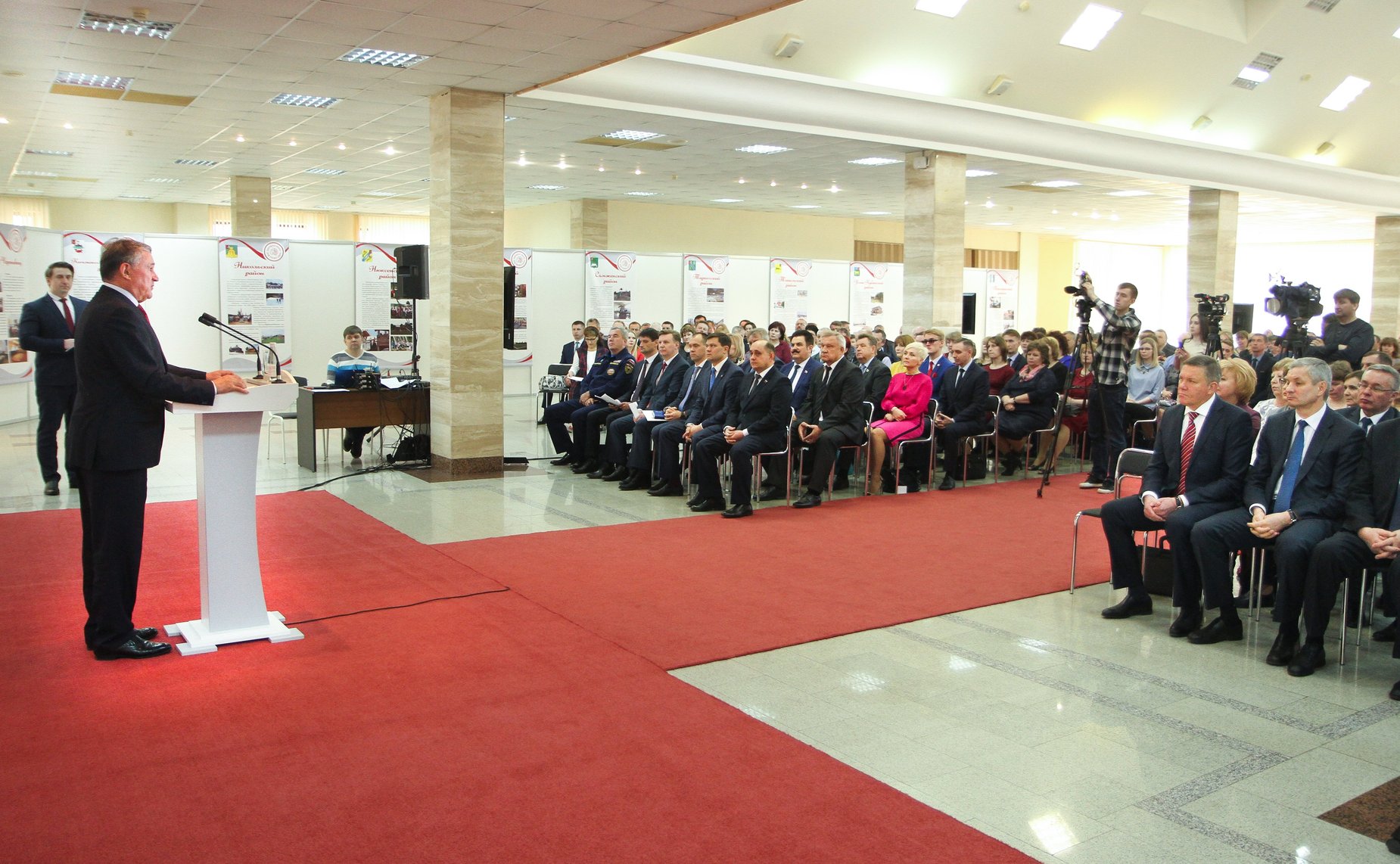 Юрий Воробьев принял участие в торжественном мероприятии, посвященном Дню местного самоуправления