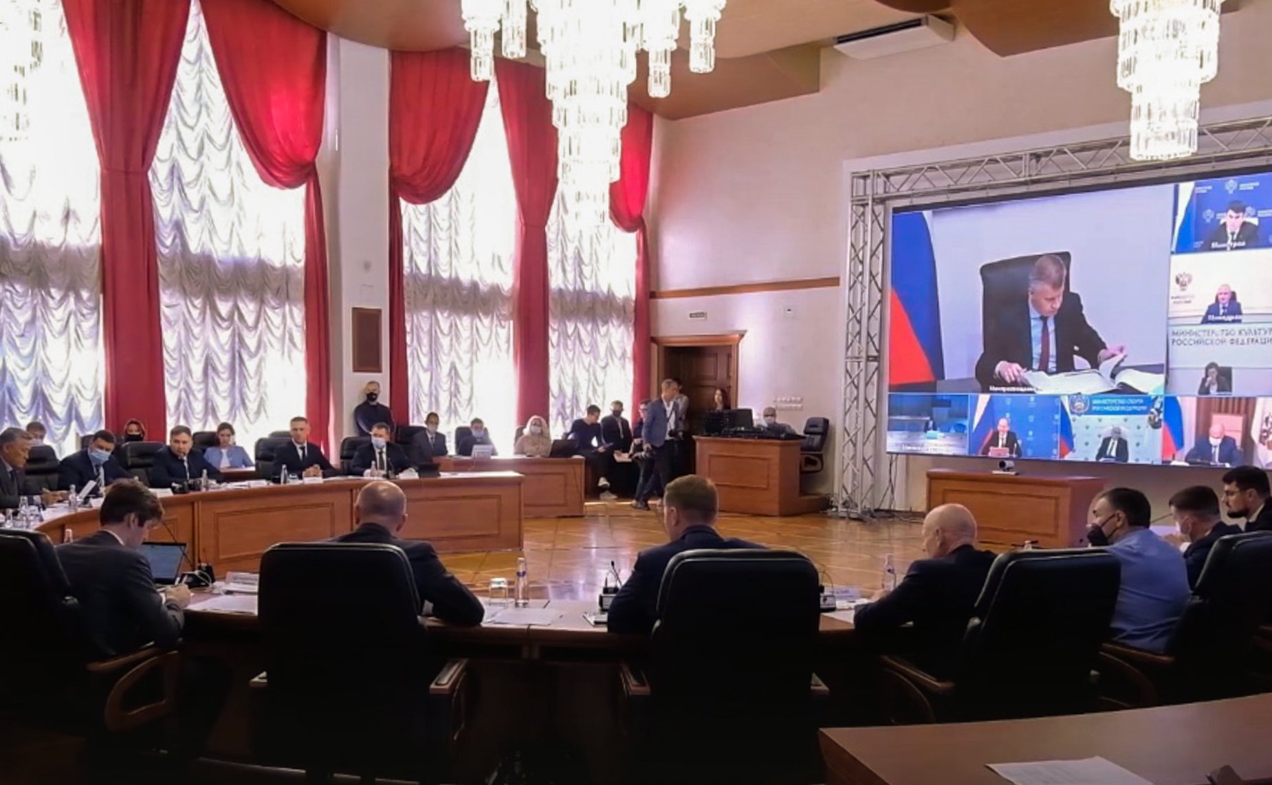 Юрий Валяев принял участие в торжественной церемонии открытия памятника «Фронтовой медсестре»