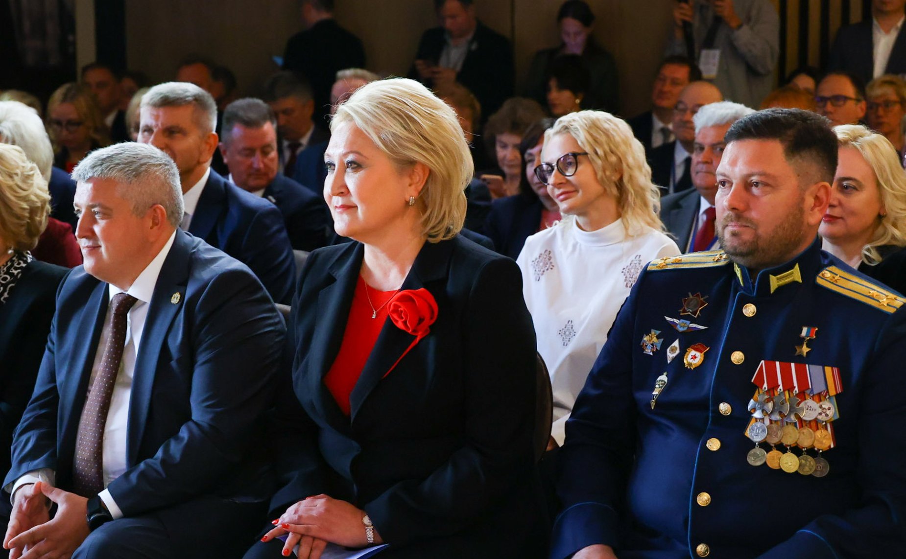 В рамках работы Х Парламентского форума «Историко-культурное наследие России» в Великом Новгороде Валентина Матвиенко посетила детскую общеобразовательную школу имени Г.Р. Державина и Дом музыки имени С.В. Рахманинова