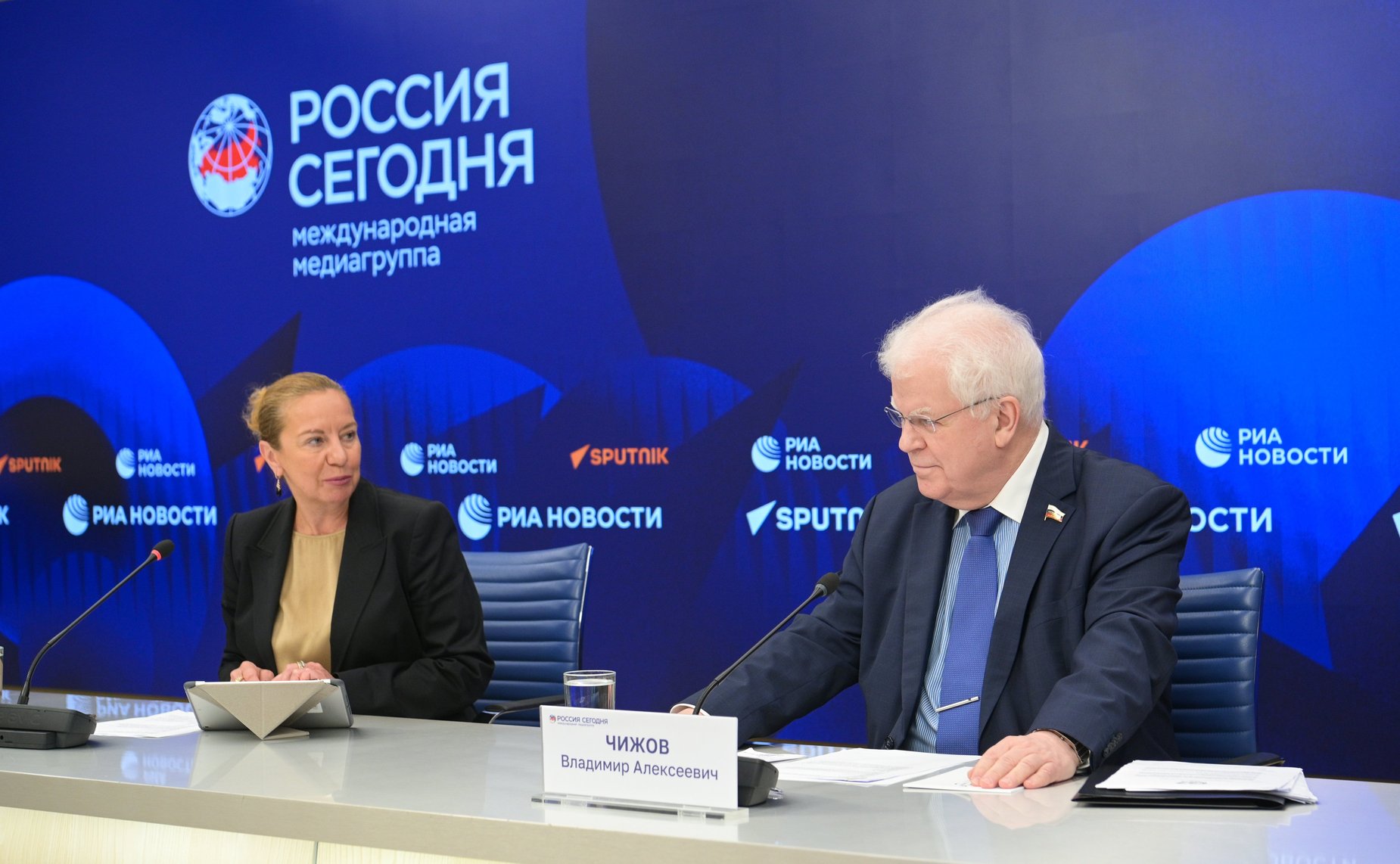 Пресс-конференция первого заместителя председателя Комитета Совета Федерации по обороне и безопасности Владимира Чижова об итогах саммита Европейского Союза и актуальной ситуации в странах Евросоюза и НАТО на фоне происходящих в мире событий