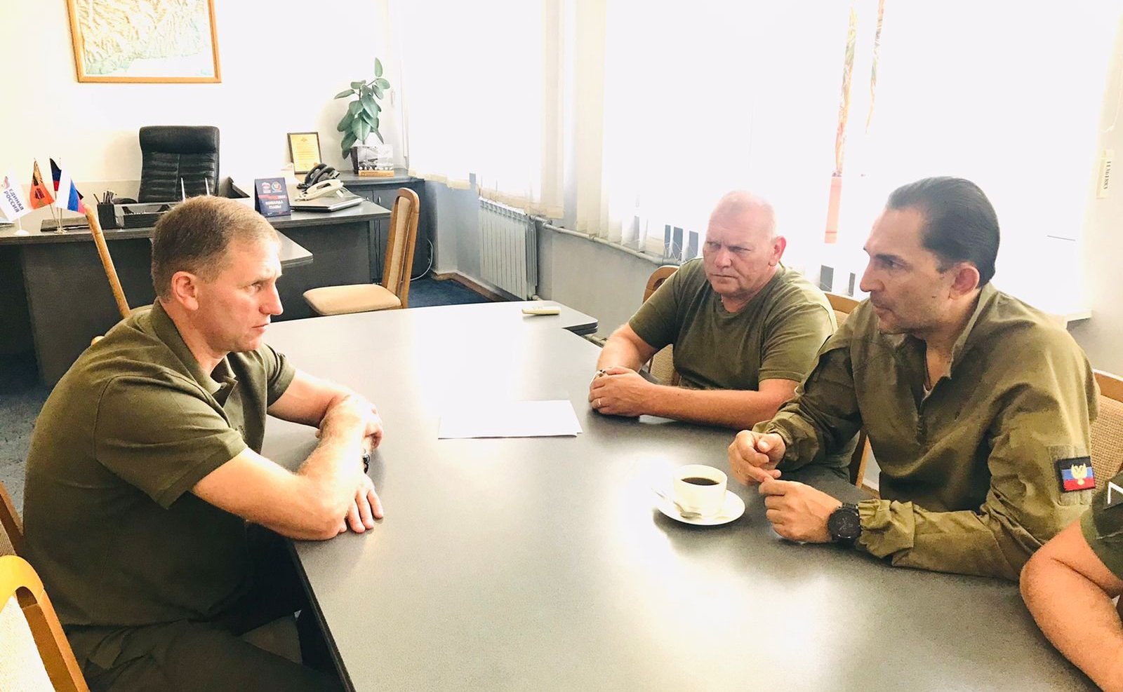 Андрей Хапочкин ознакомился с ходом строительства и выполнения ремонтных работ в Шахтерском районе нового субъекта РФ