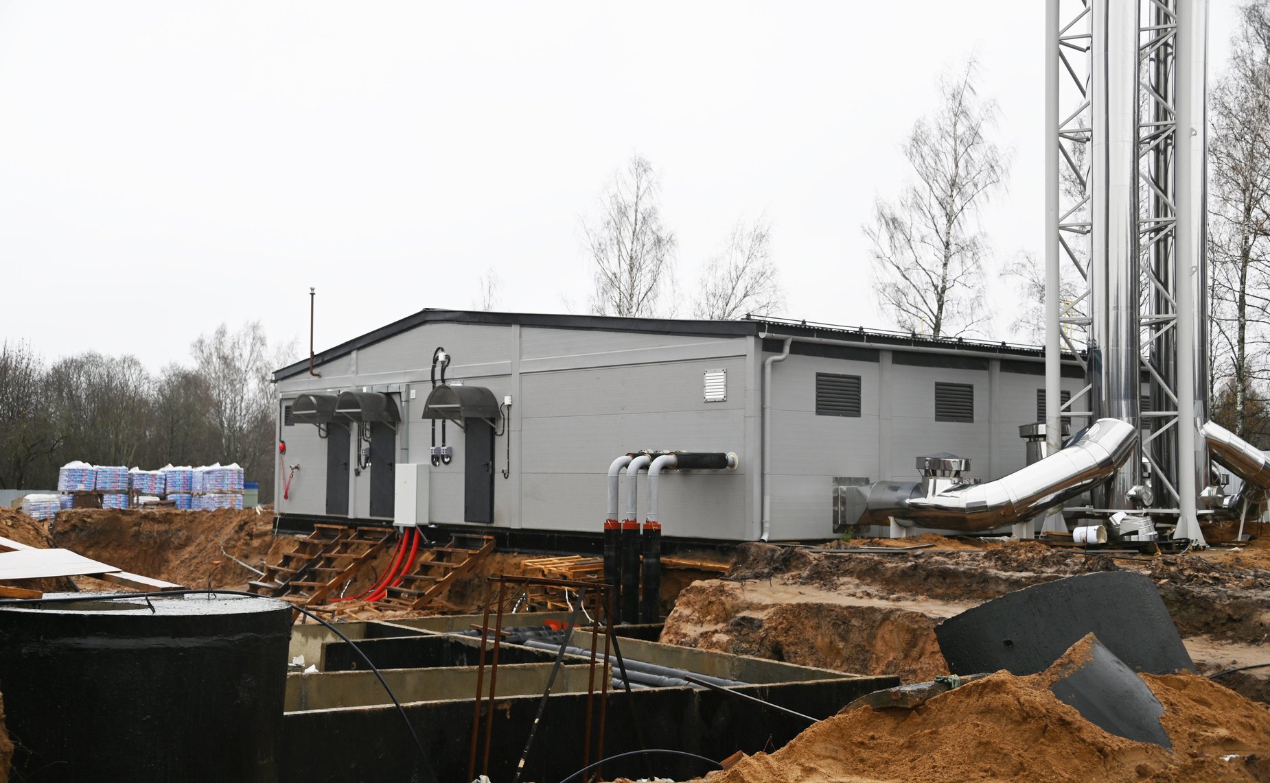 Сенаторы РФ осмотрели строящейся корпус Смоленского областного онкологического клинического диспансера