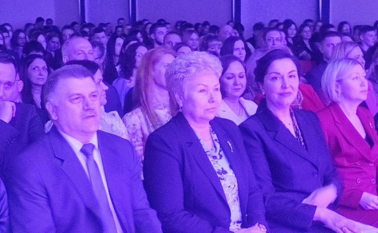 Ольга Бас в ходе поездки в регион посетила исторический факультет Луганского педуниверситета