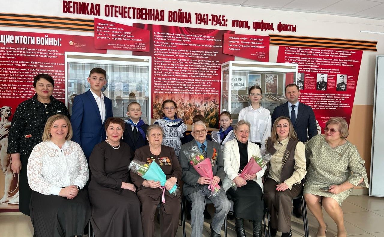 Елена Перминова и члены правления Курганского регионального отделения «Союз женщин России» пообщались с ветеранами