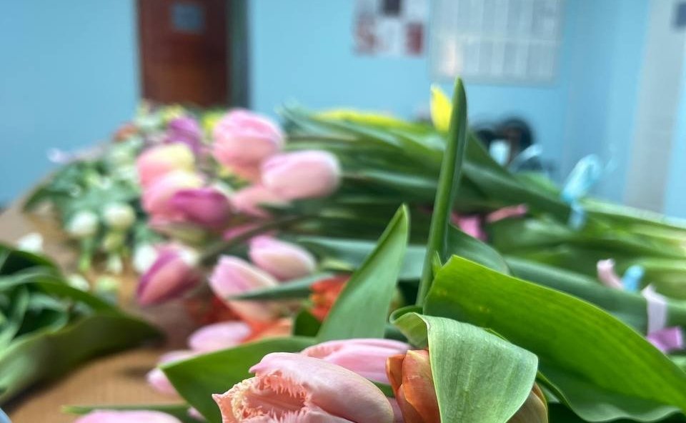 Руслан Смашнев поздравил с 8 Марта сотрудниц Станции скорой медицинской помощи в Смоленске