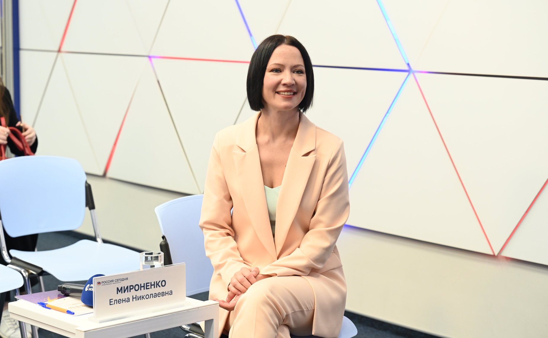 Пресс-конференция, посвященная запуску второго сезона проекта «Женщины: Школа наставничества» в пресс-центре МИА «Россия сегодня»