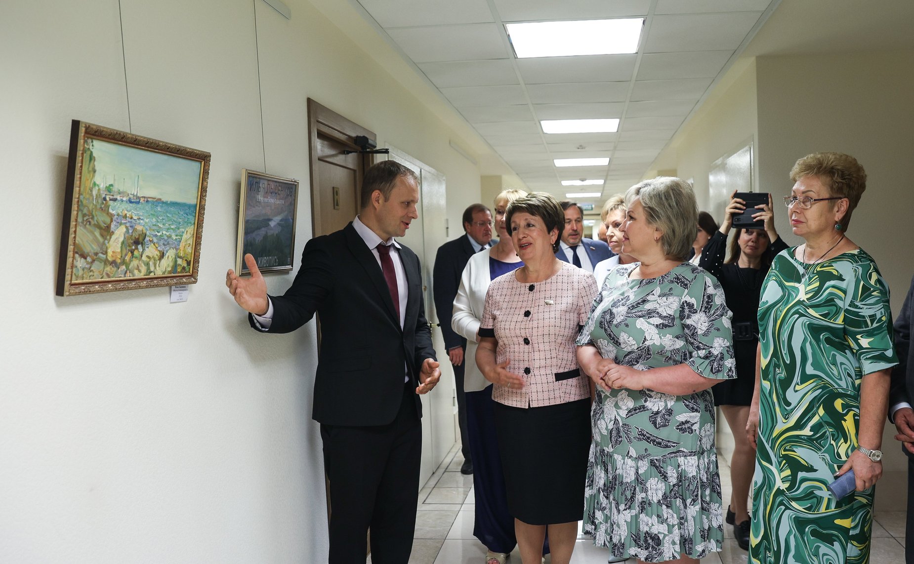 Открытие в Совете Федерации выставки художника-живописца Ильи Лысенкова «Под небом одним»