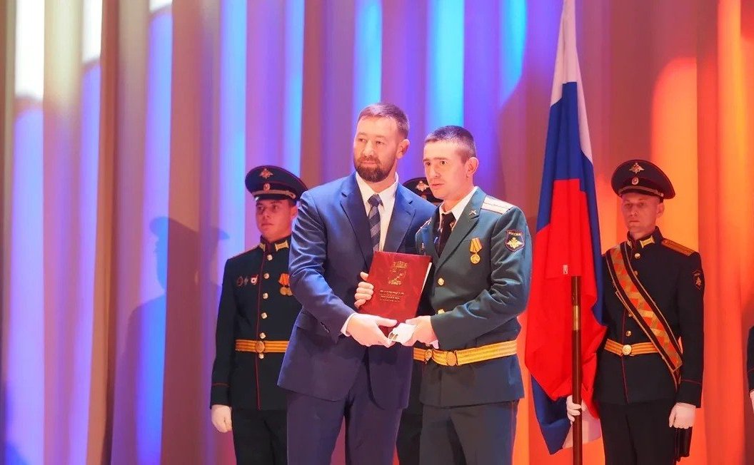 Торжественное мероприятие, посвященное юбилею Гвардейского Симферопольского Артиллерийскогоу четырежды орденоносного полка во дворце культуры и спорта «Тамань»