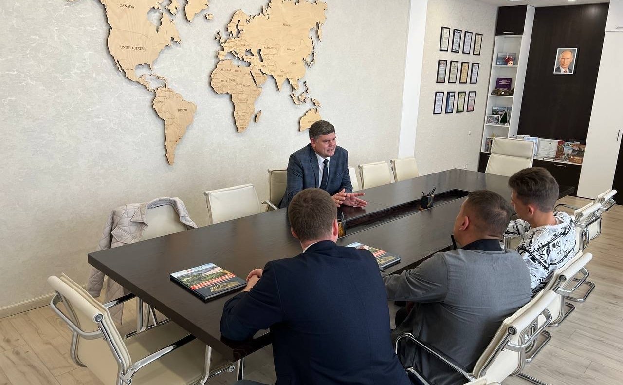 Айрат Гибатдинов встретился в Ульяновске с победителем Всероссийской акции «Расул Гамзатов глазами детей»