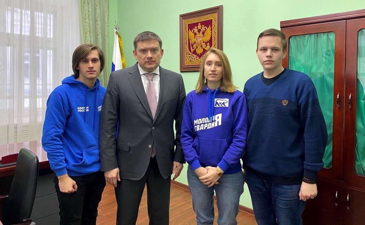 Николай Журавлев провел встречу с представителями молодежи