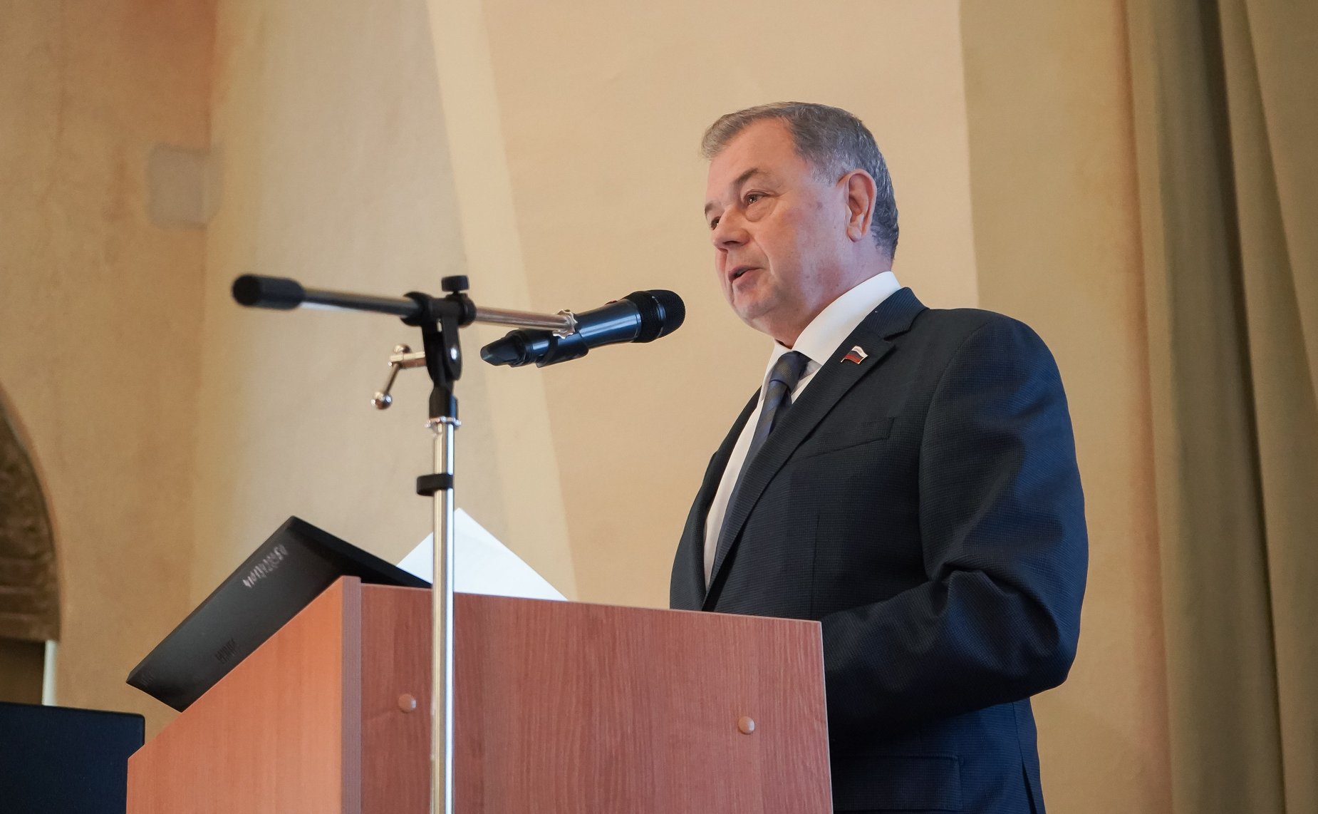 Анатолий Артамонов