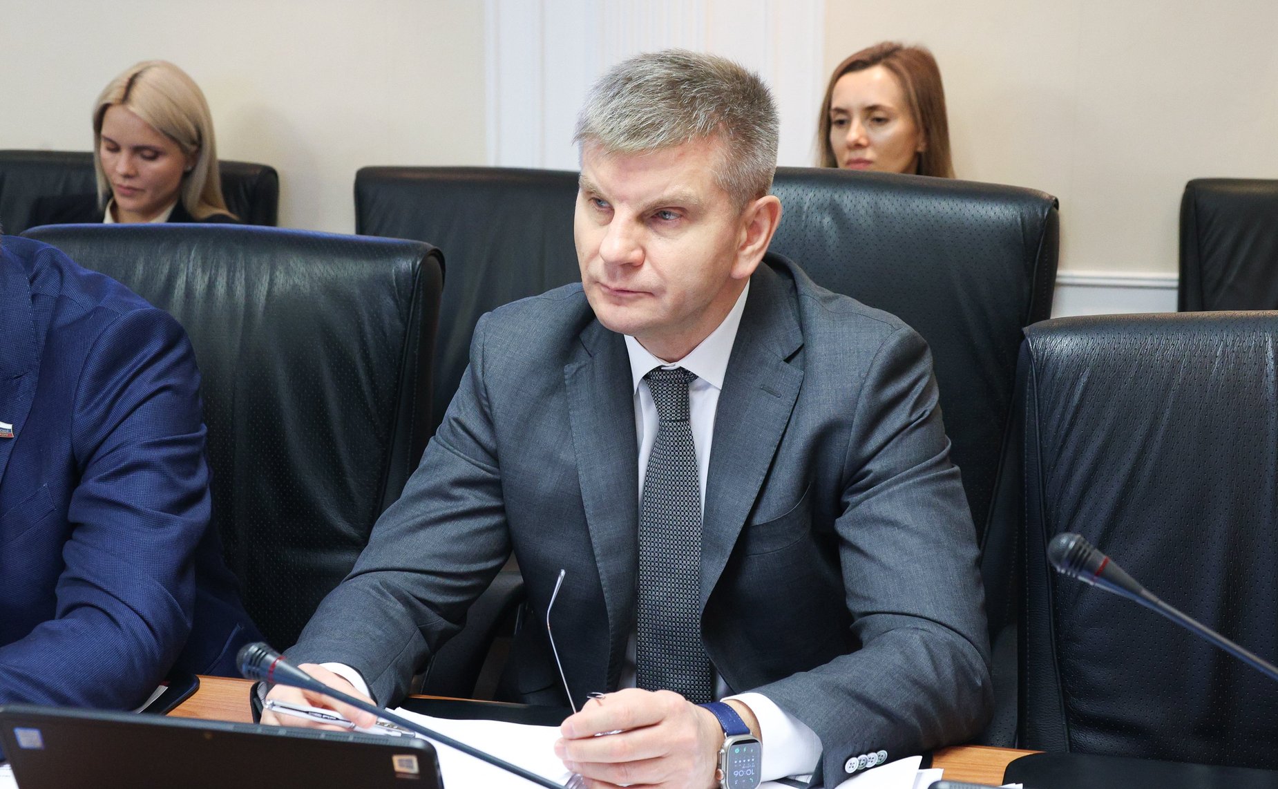 Геннадий Голов