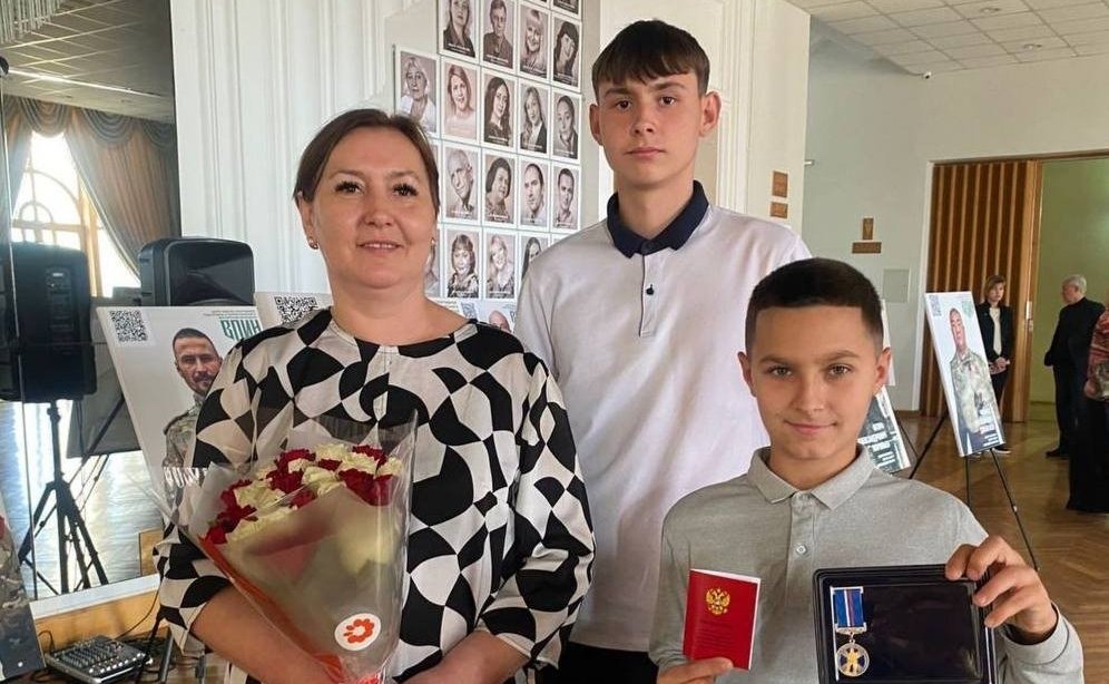 Сергей Горняков принял участие в награждении юных героев