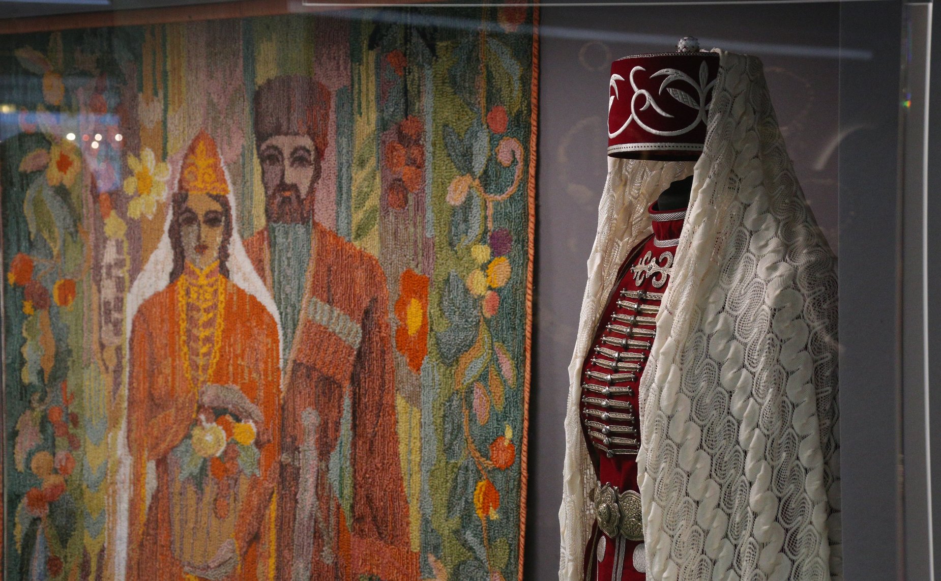 Валентина Матвиенко и Мурат Кумпилов открыли в Совете Федерации выставку, посвященную столетию Республики Адыгея