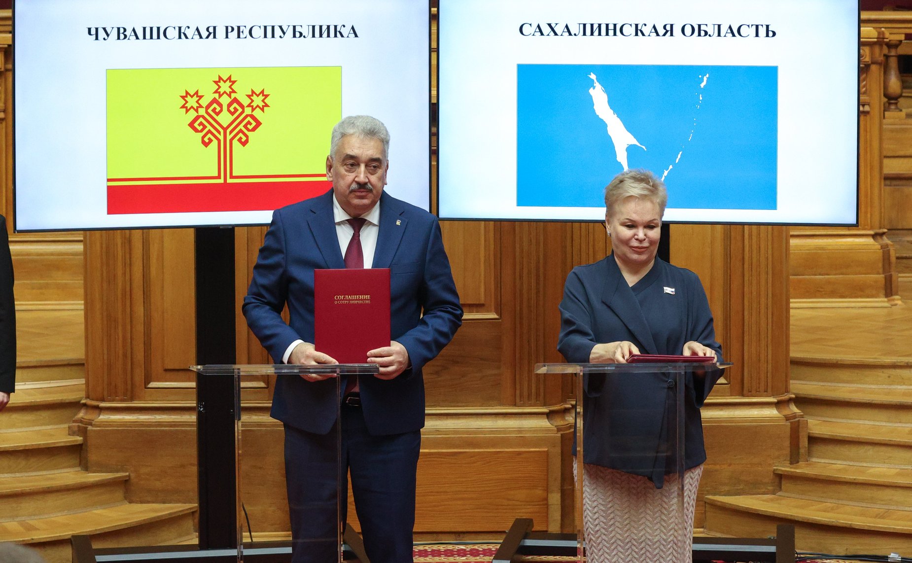Церемония подписания соглашений о сотрудничестве между законодательными органами субъектов Российской Федерации