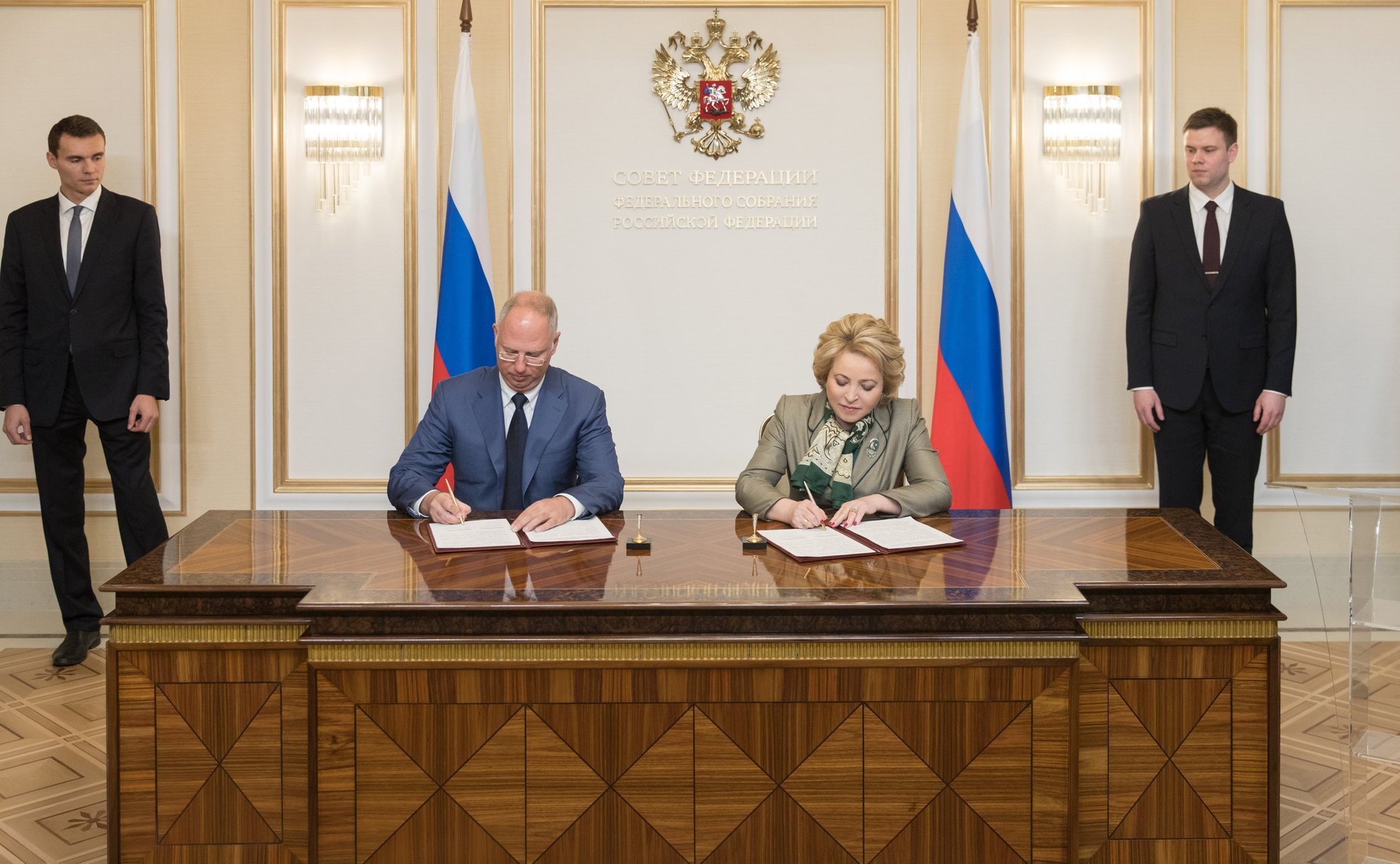 Церемония подписания Меморандума о сотрудничестве между Советом Федерации и Российским фондом прямых инвестиций