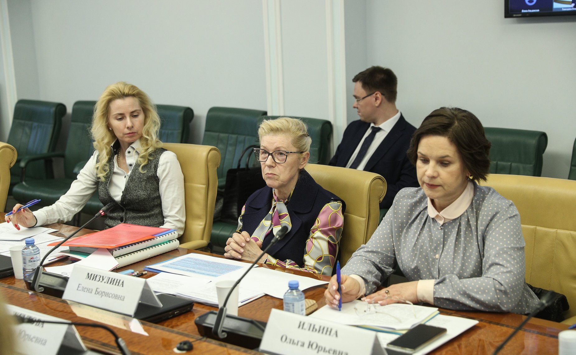 «Круглый стол» Комитета по конституционному законодательству и 
государственному строительству