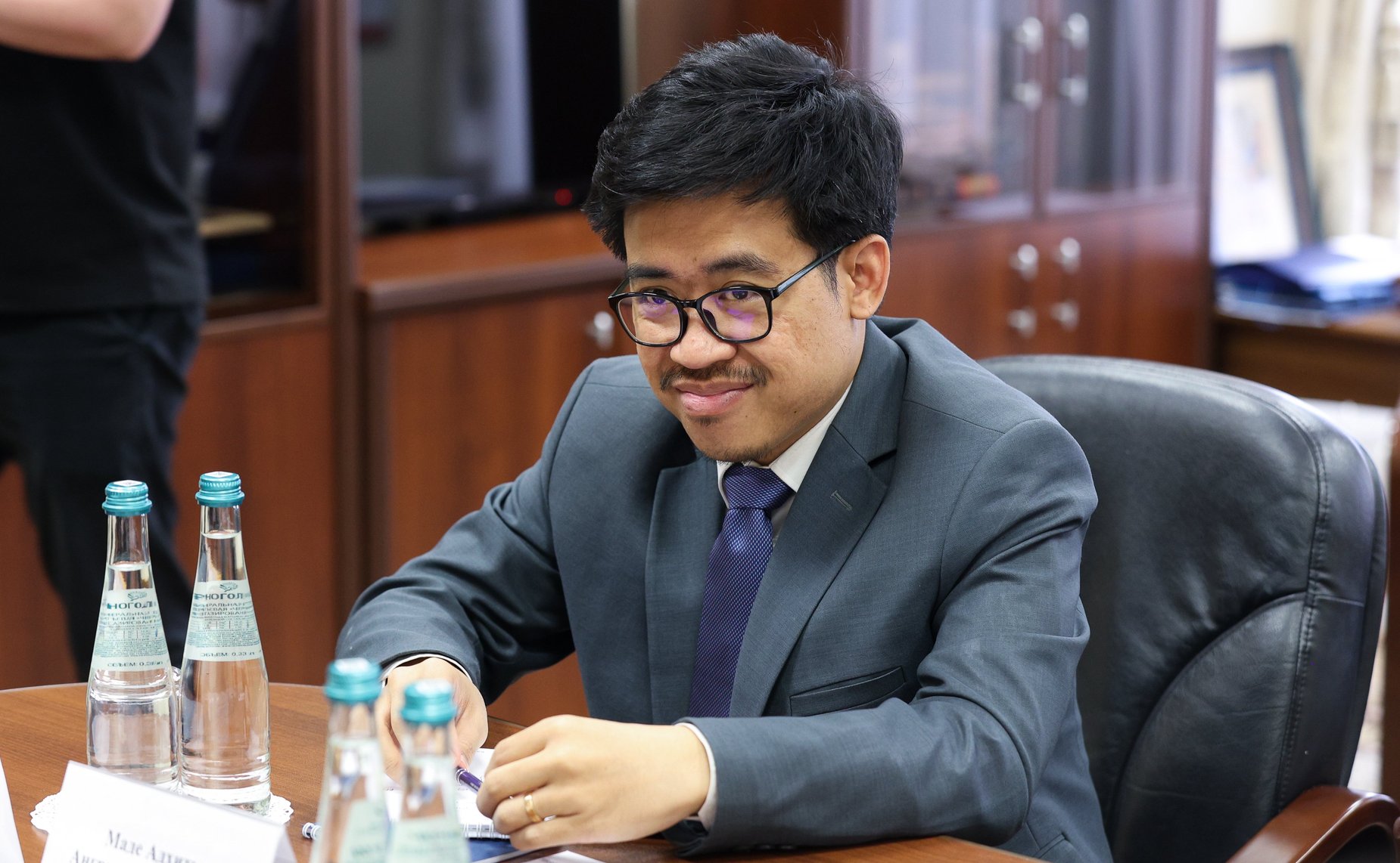 Встреча первого заместителя председателя Комитета СФ по науке, образованию и культуре Ильяса Умаханова с Чрезвычайным и Полномочным Послом Республики Индонезии в РФ Жозе Антонио Морато Таварешем