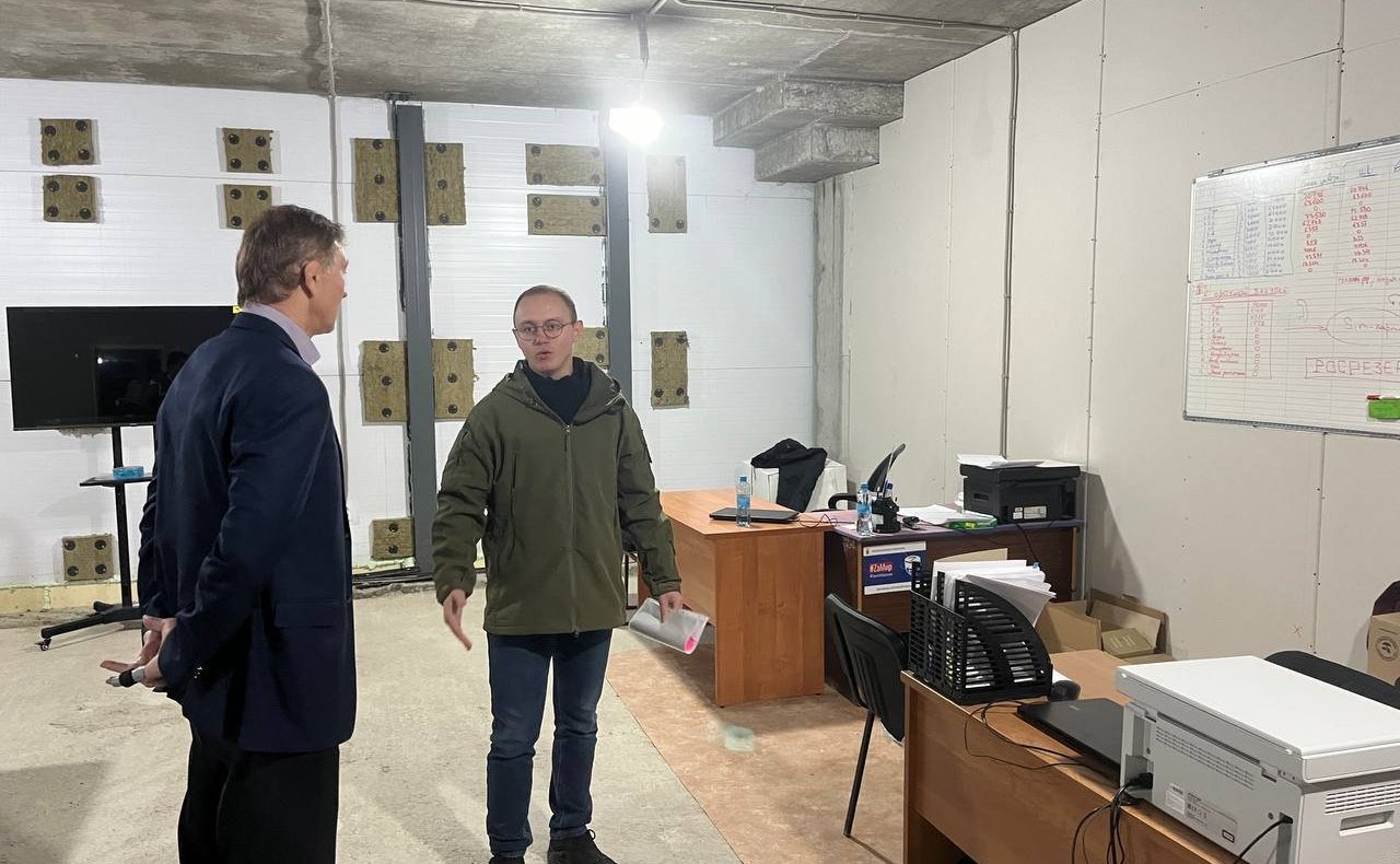 Александр Брыксин посетил центр распределения гуманитарной помощи в Курске