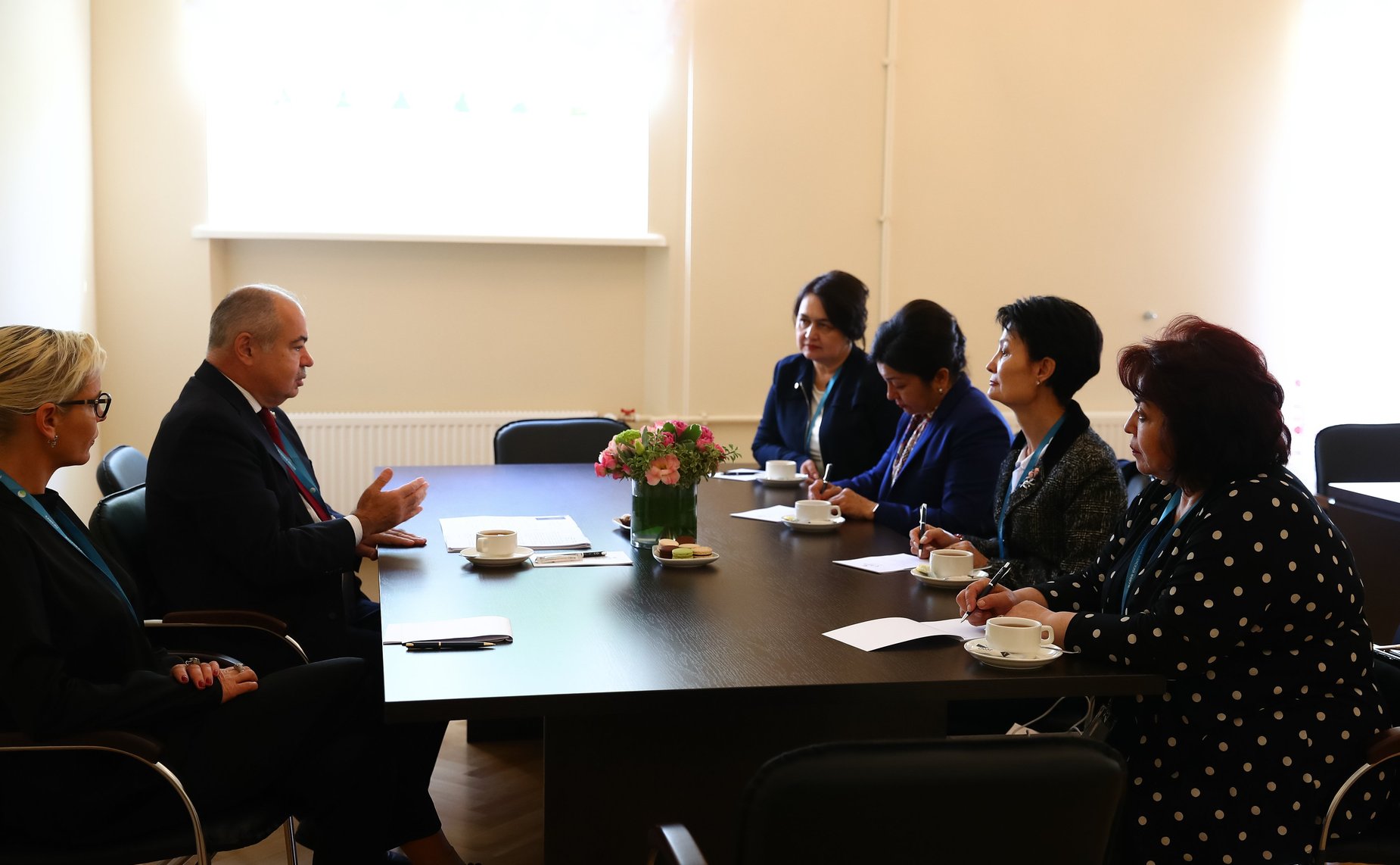 Встреча заместителя Председателя СФ И.Умаханова с заместителем Председателя Сената Оли Мажилиса Республики Узбекистан С.Артыковой