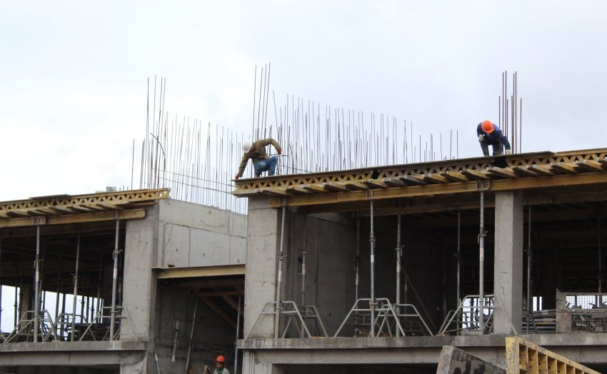 Сергей Михайлов в рамках рабочей поездки в регион оценил ход строительных работ в новой школе на 1100 мест в мкр Октябрьский города Читы