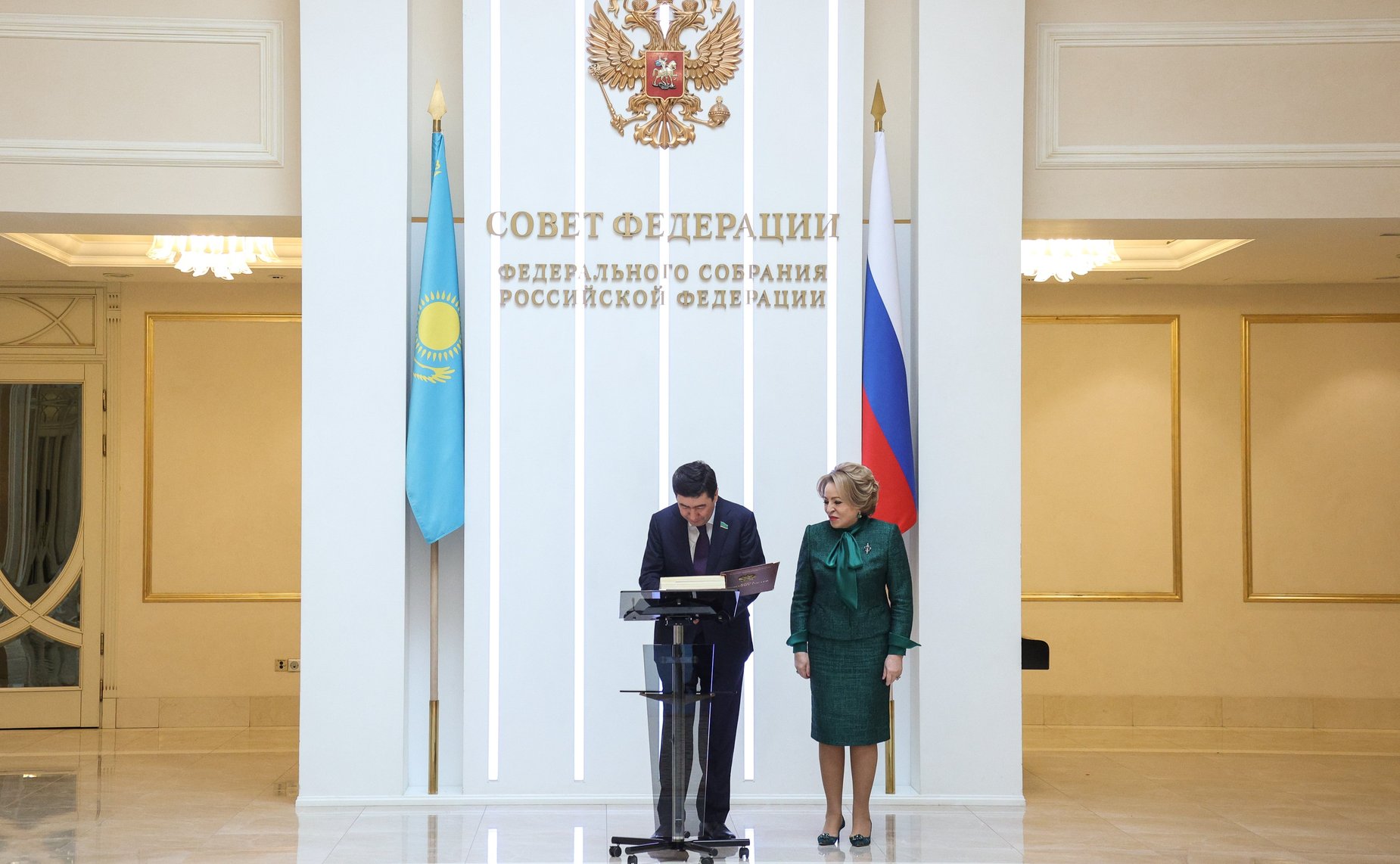Валентина Матвиенко провела встречу с Председателем Мажилиса Парламента Республики Казахстан Ерланом Кошановым