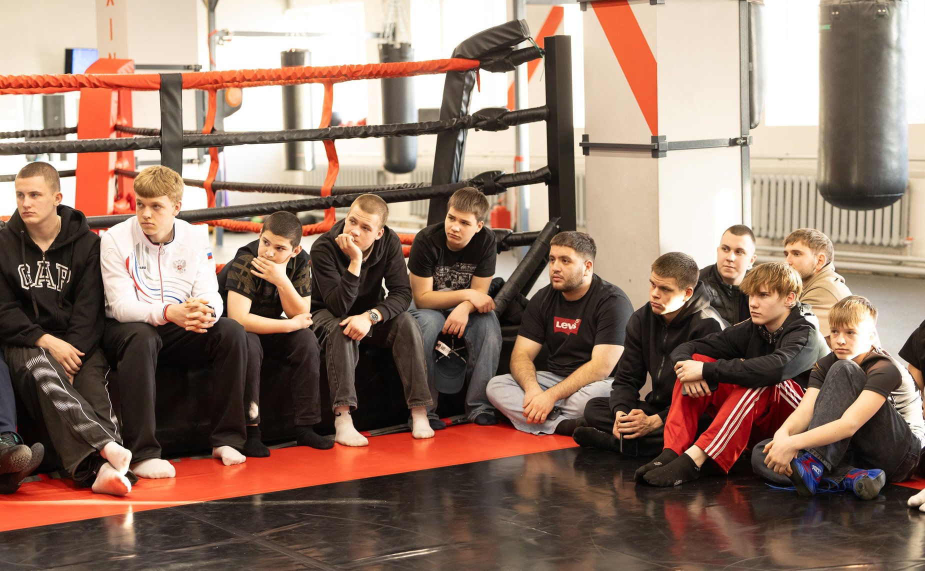 Александр Карелин посетил Школу боевых искусств в Пскове