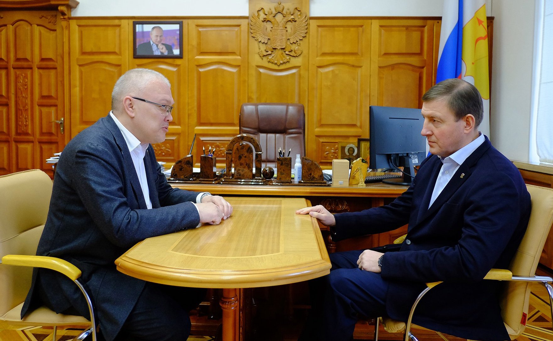 Сенаторы посетили социальные учреждения в городе Кирове и вручили памятные медали детям-героям