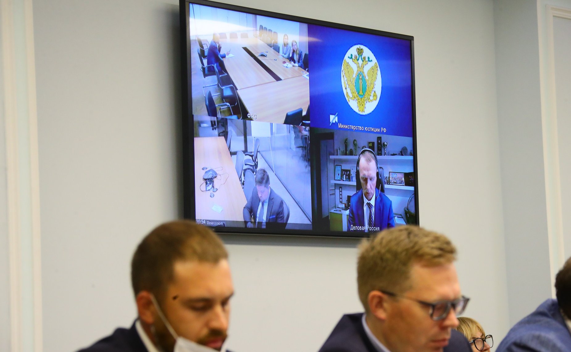 «Круглый стол» Комитета СФ по экономической политике на тему «О принимаемых ФАС мерах по созданию благоприятной конкурентной среды и защите предпринимательства в современных экономических условиях»