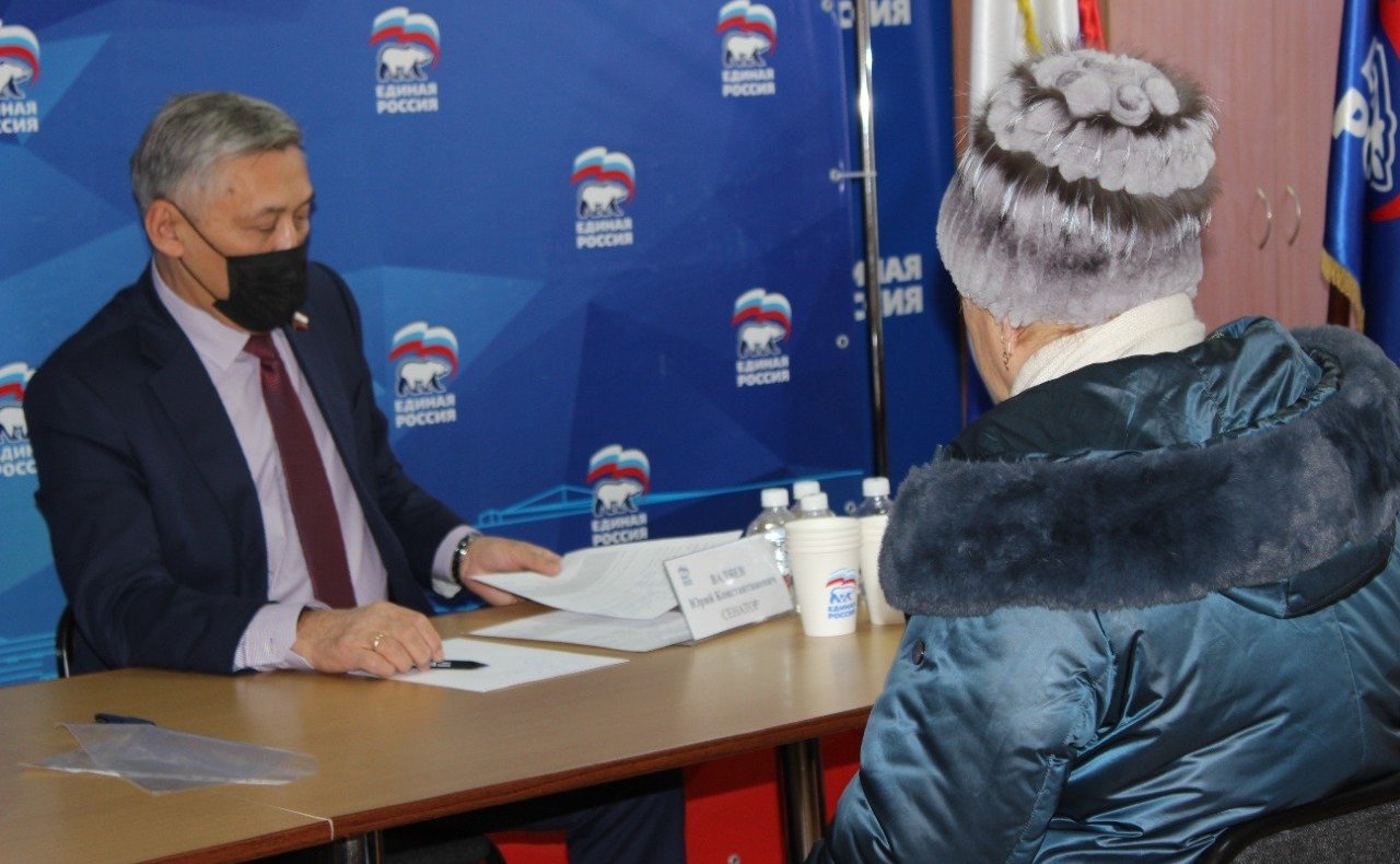 Юрий Валяев в рамках региональной недели провел прием жителей г. Биробиджана и области