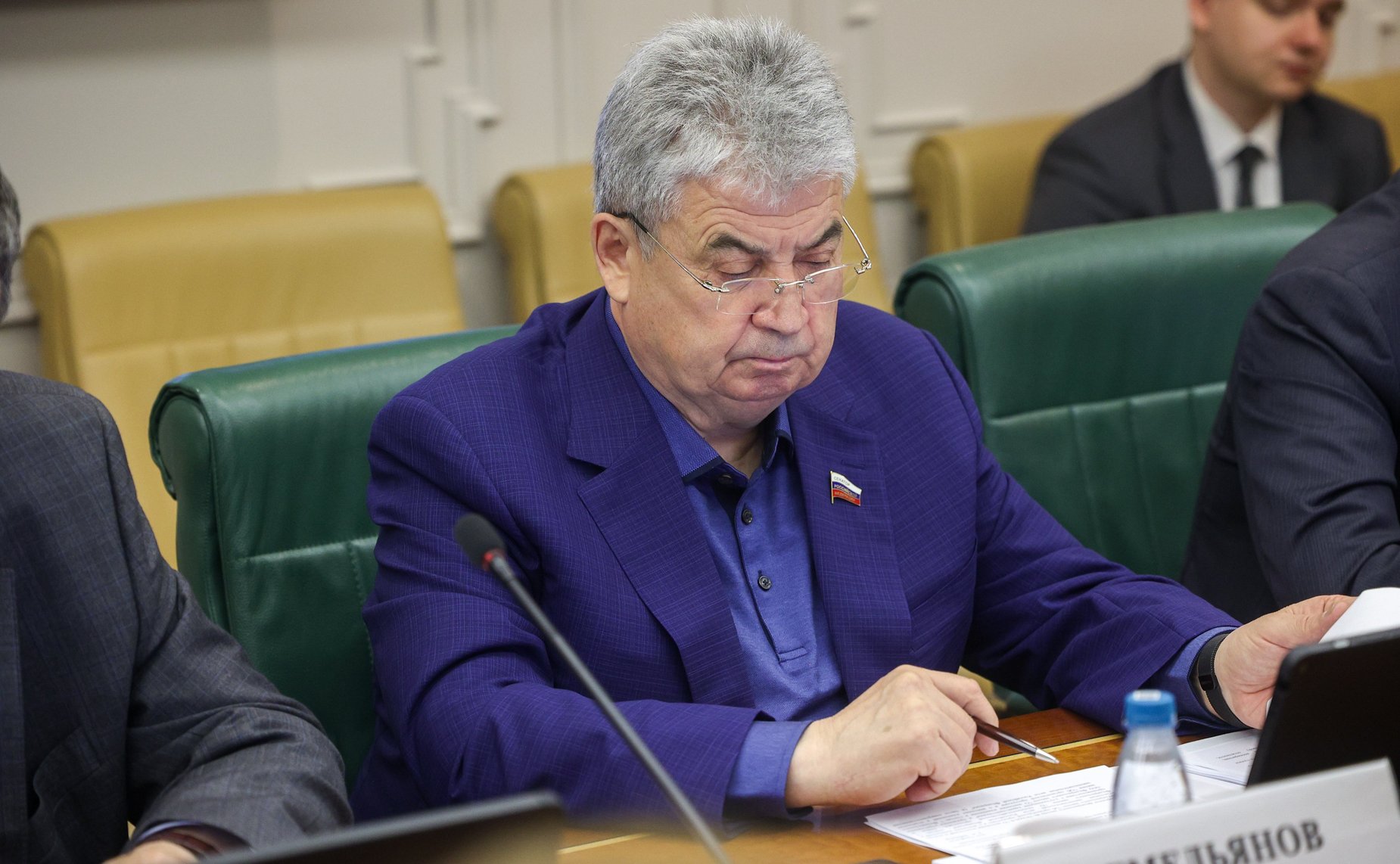 Геннадий Емельянов