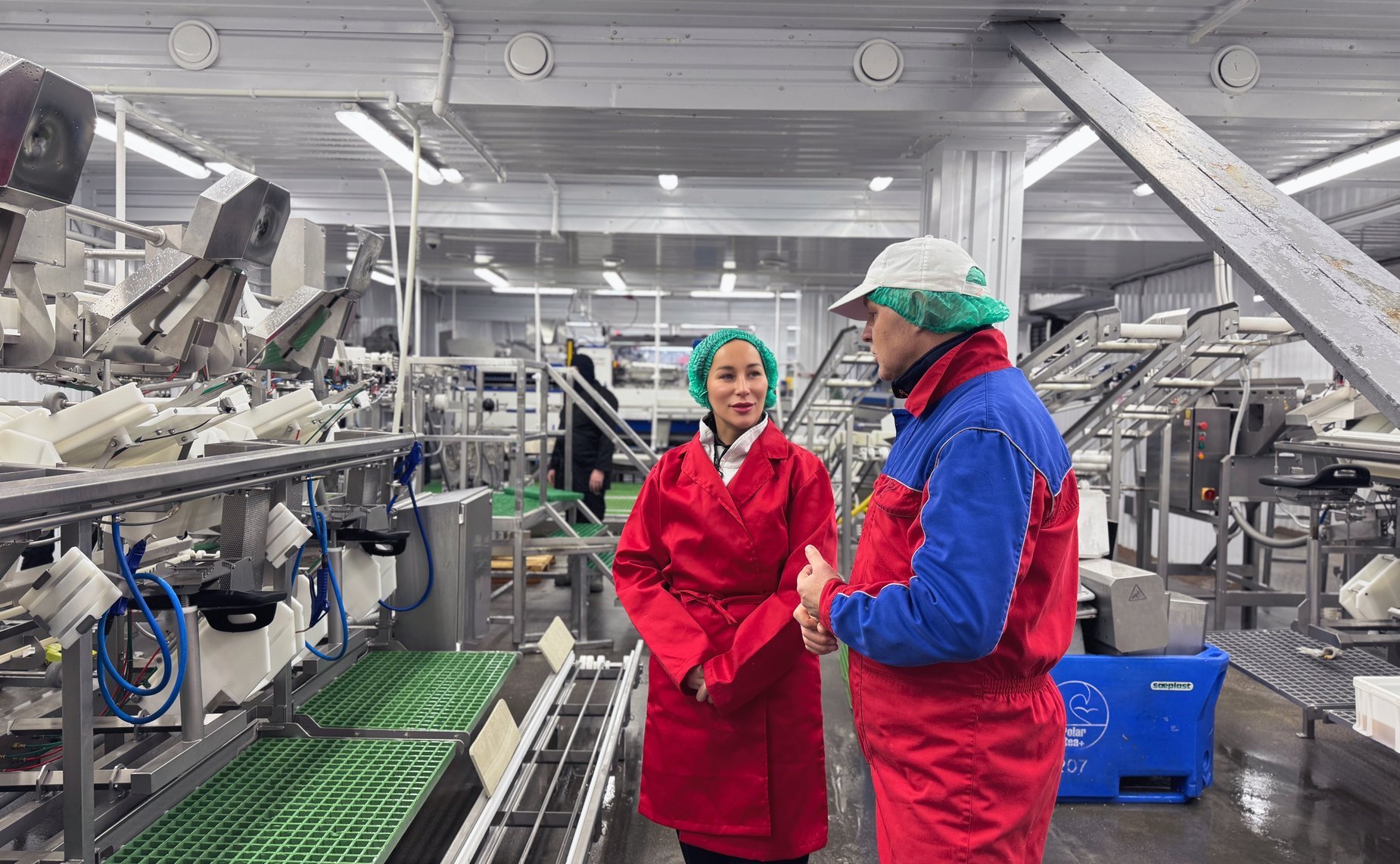 Елена Дягилева посетила одну из рыбных компаний — береговое перерабатывающее производство