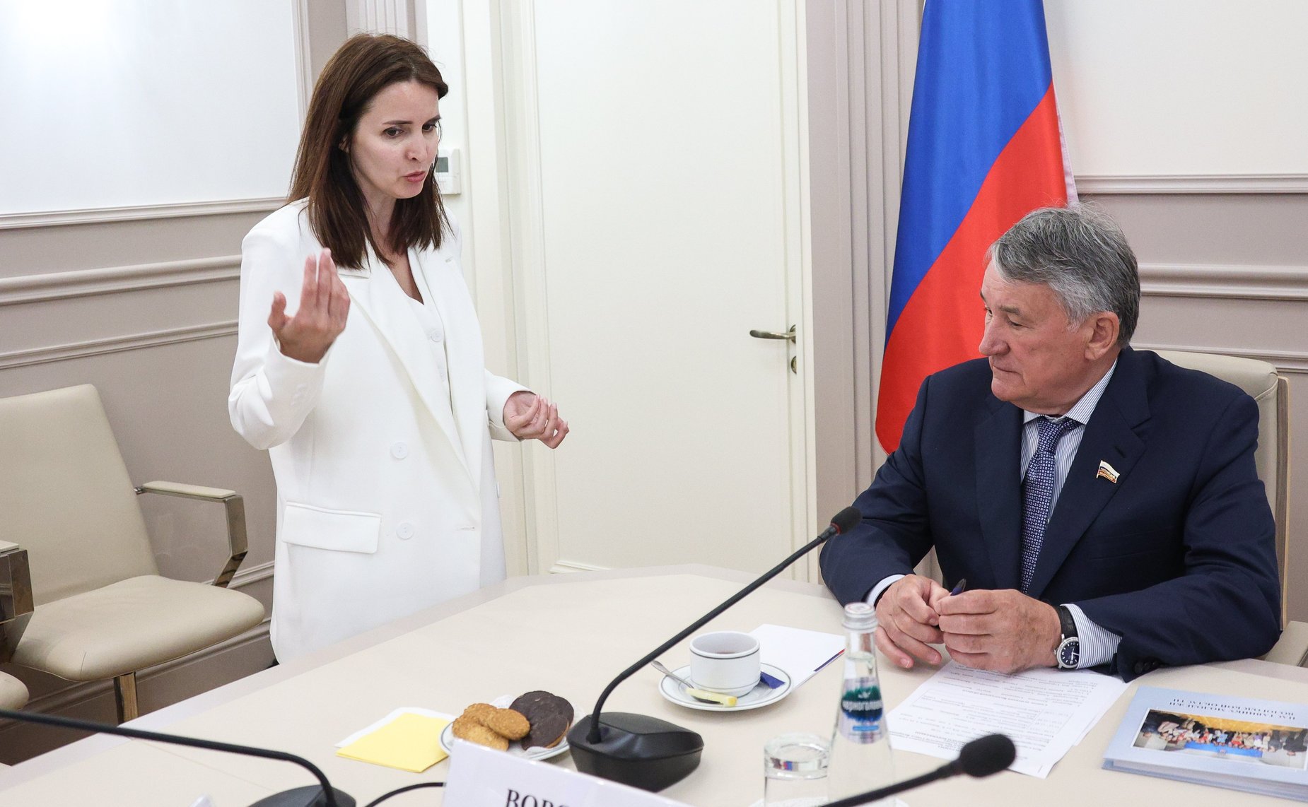 Встреча заместителя Председателя Совета Федерации Юрия Воробьева с членами Дискуссионного клуба Молодежного парламента Законодательного Собрания Вологодской области