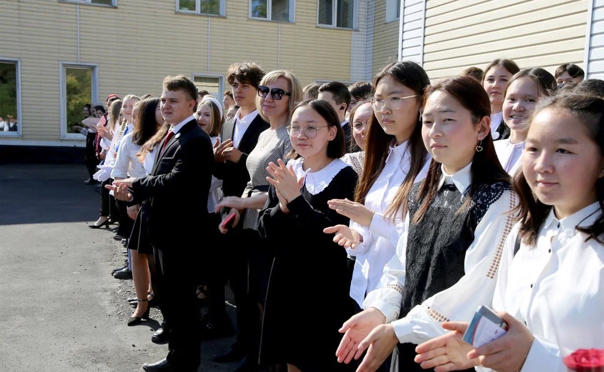 Торжественная линейка в республиканском классическом лицее, посвященная Дню знаний