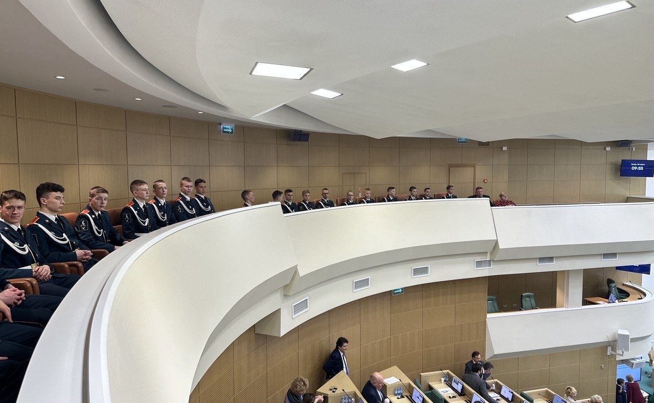 Лучшие воспитанники Вологодского образовательного центра – кадетской школы «Корабелы Прионежья» посетили Совет Федерации по приглашению заместителя Председателя Совета Федерации Юрия Воробьева