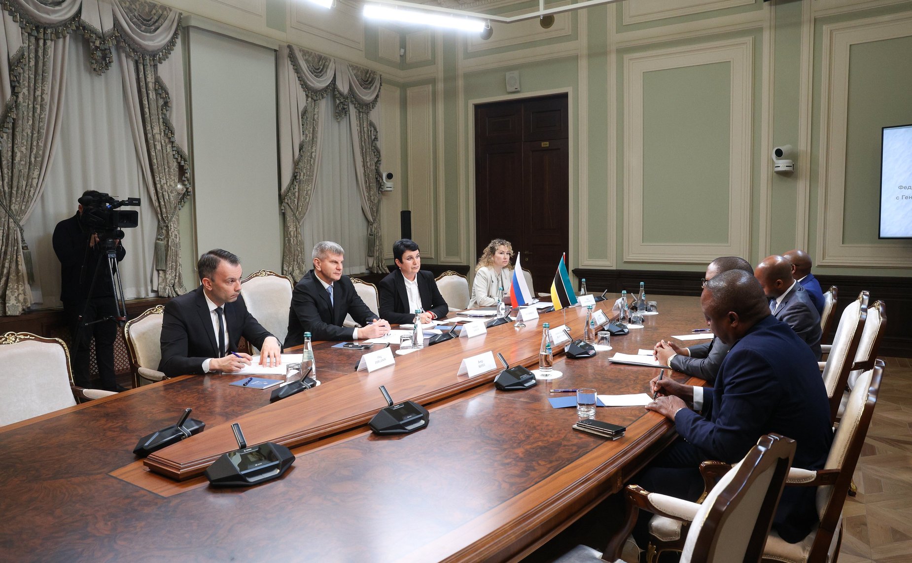 Встреча Руководителя Аппарата Совета Федерации Геннадия Голова с Генеральным секретарем Ассамблеи Республики Мозамбик