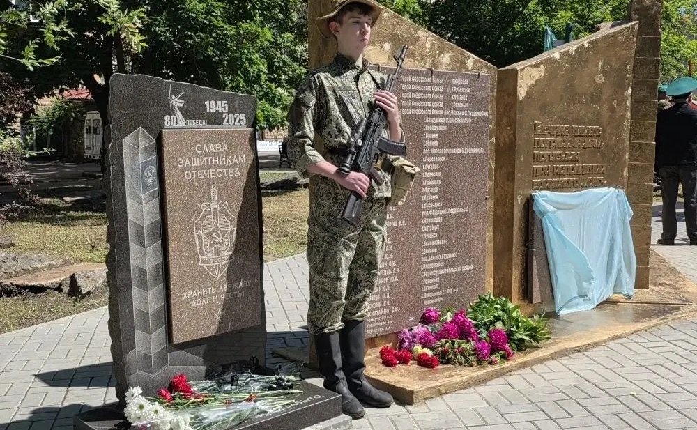 Ольга Бас приняла участие в торжественном мероприятии в ЛНР, посвященном Дню пограничника
