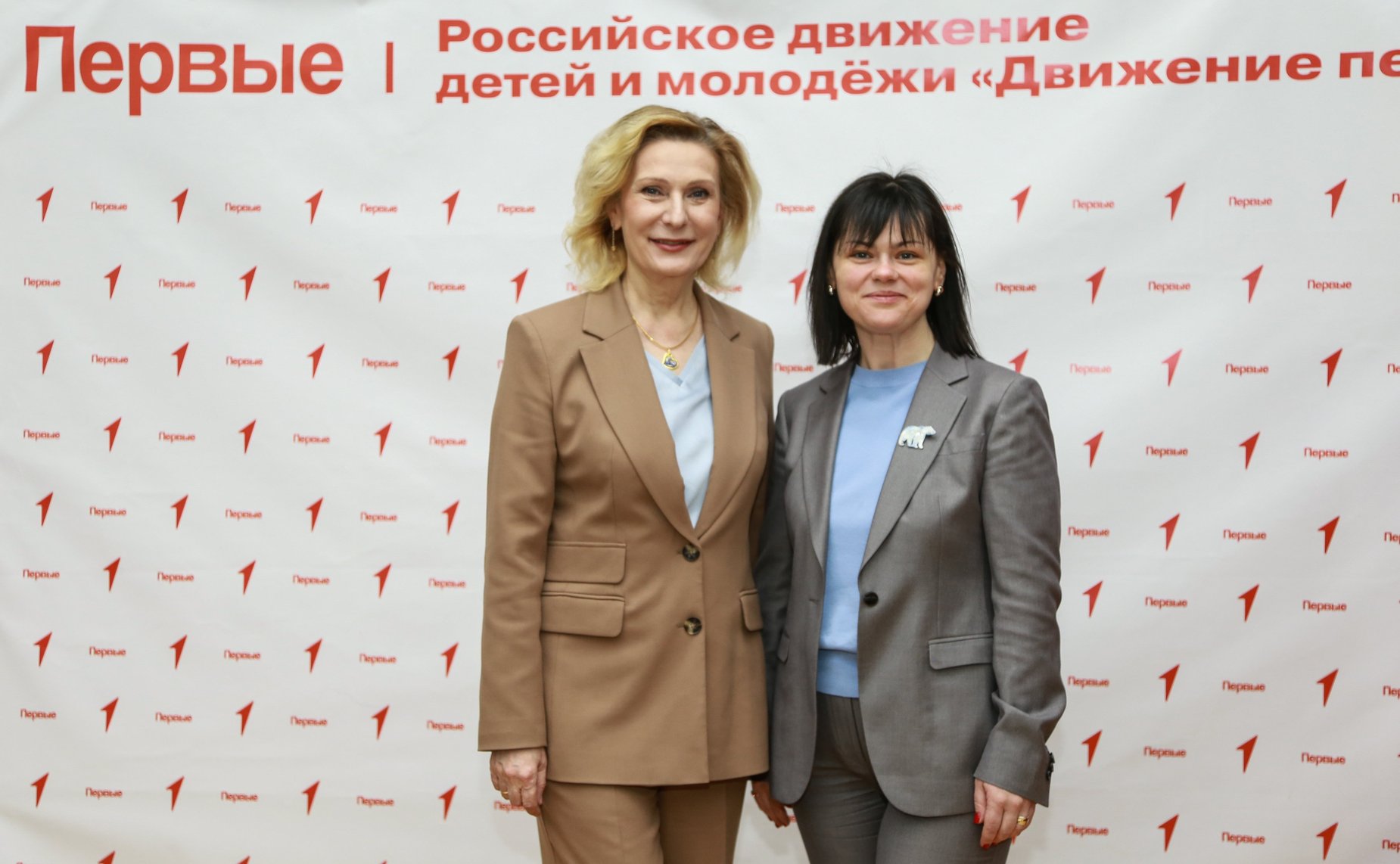 Заместитель Председателя Совета Федерации Инна Святенко провела для старшеклассников школы № 2087 «Открытие» урок «Разговор о важном»