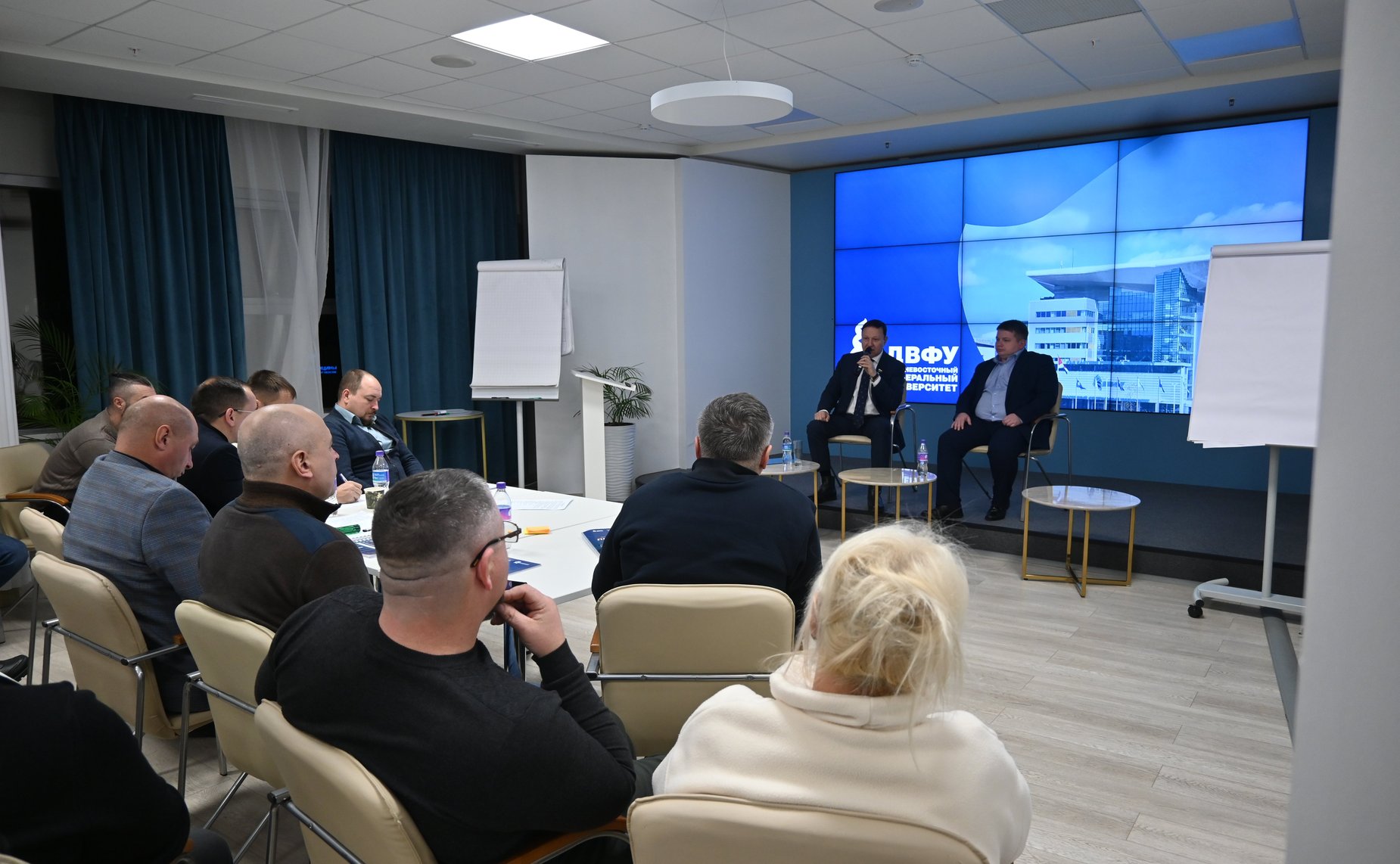 Александр Ролик провел встречу с участниками региональной программы «Герои Приморья»