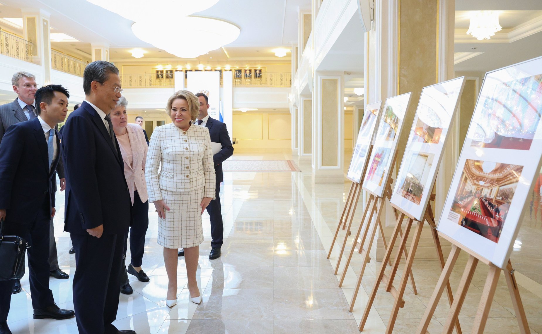 Валентина Матвиенко провела встречу с Председателем Постоянного комитета Всекитайского собрания народных представителей КНР Чжао Лэцзи