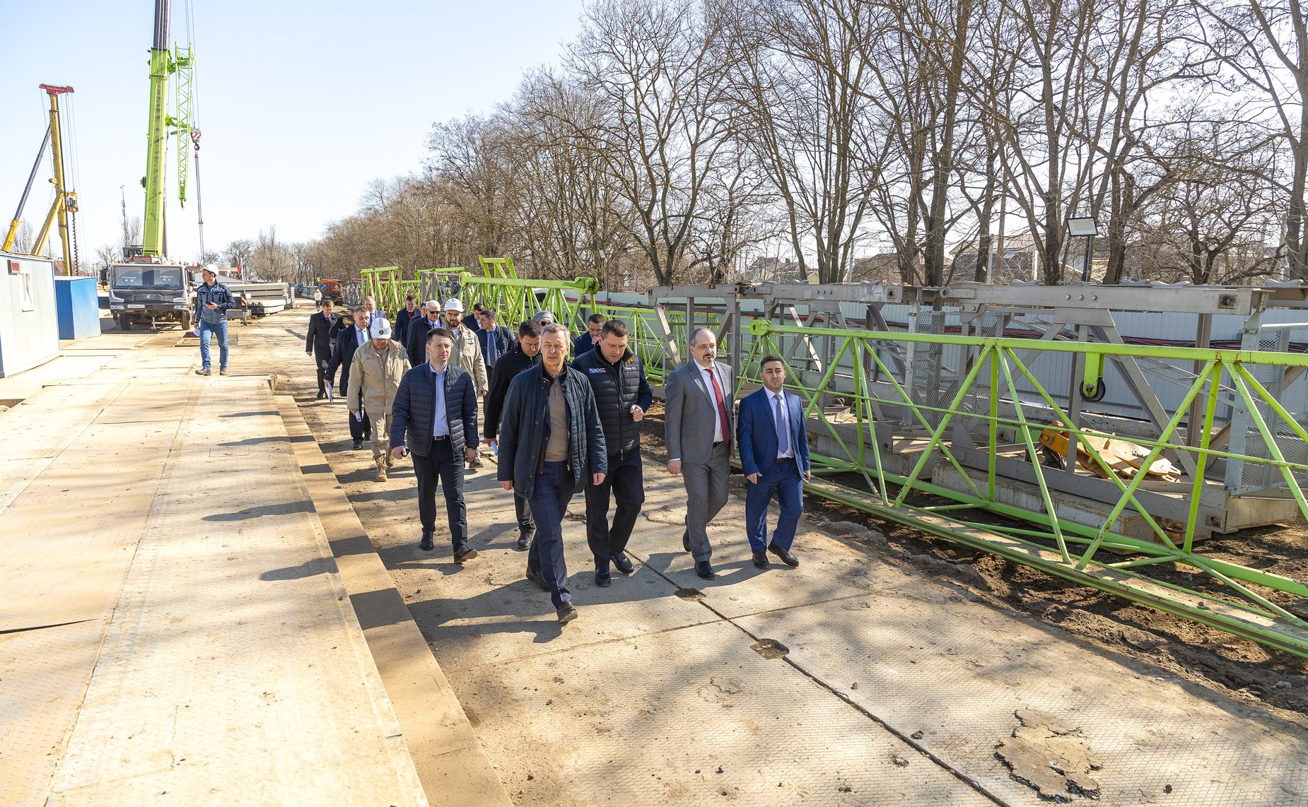 Первый заместитель Председателя СФ Андрей Яцкин в рамках поездки в регион осмотрел ход реконструкция очистных сооружений и строительства Городской больницы скорой медицинской помощи
