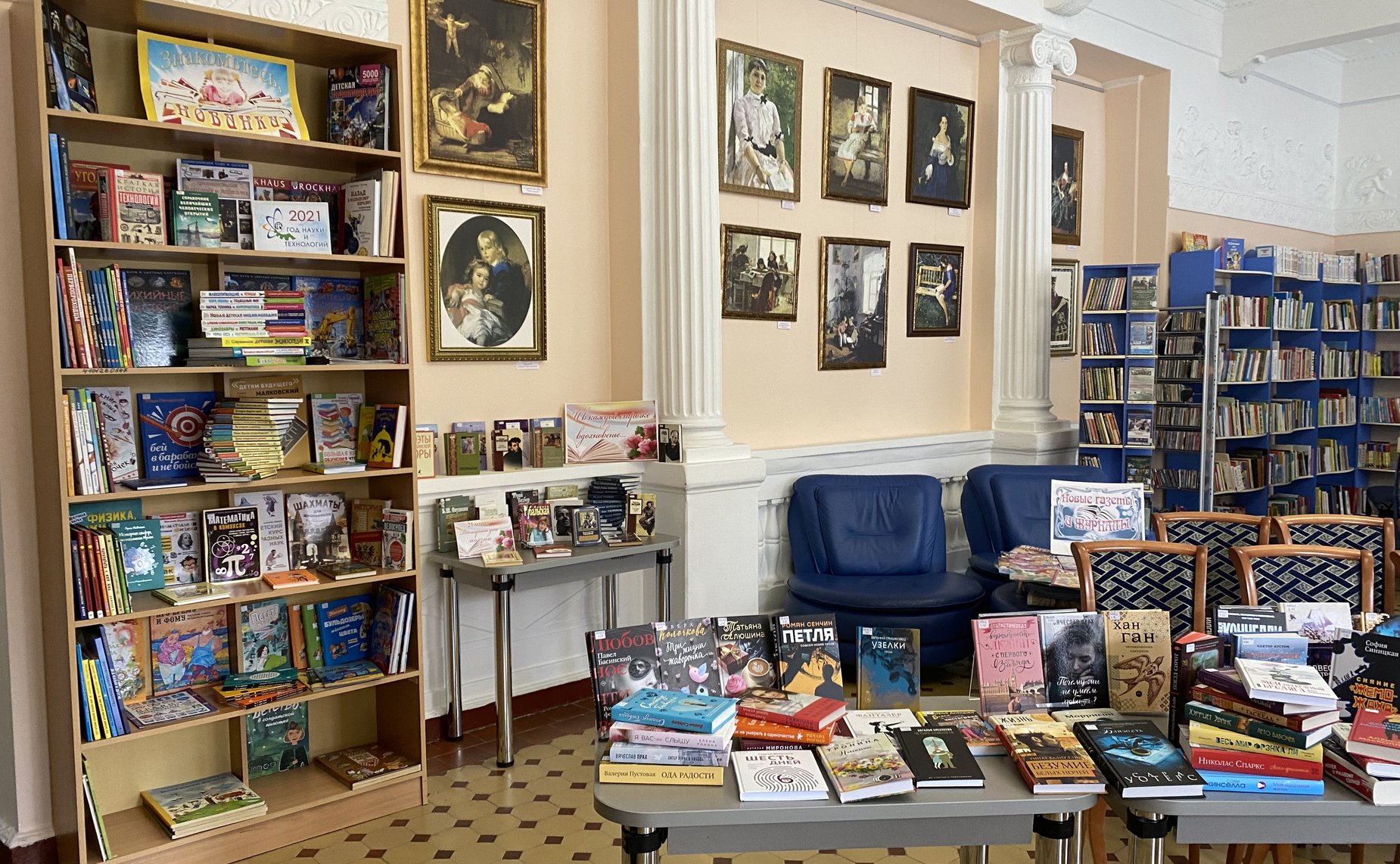 Олег Алексеев посетил Саратовский областной дом работников искусств