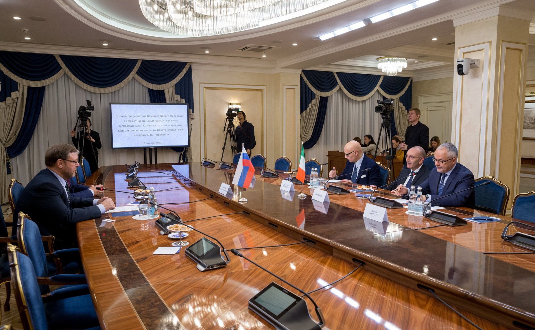Встреча К. Косачева с председателем Комиссии по международным делам и вопросам миграции Сената Итальянской Республики В. Петрочелли