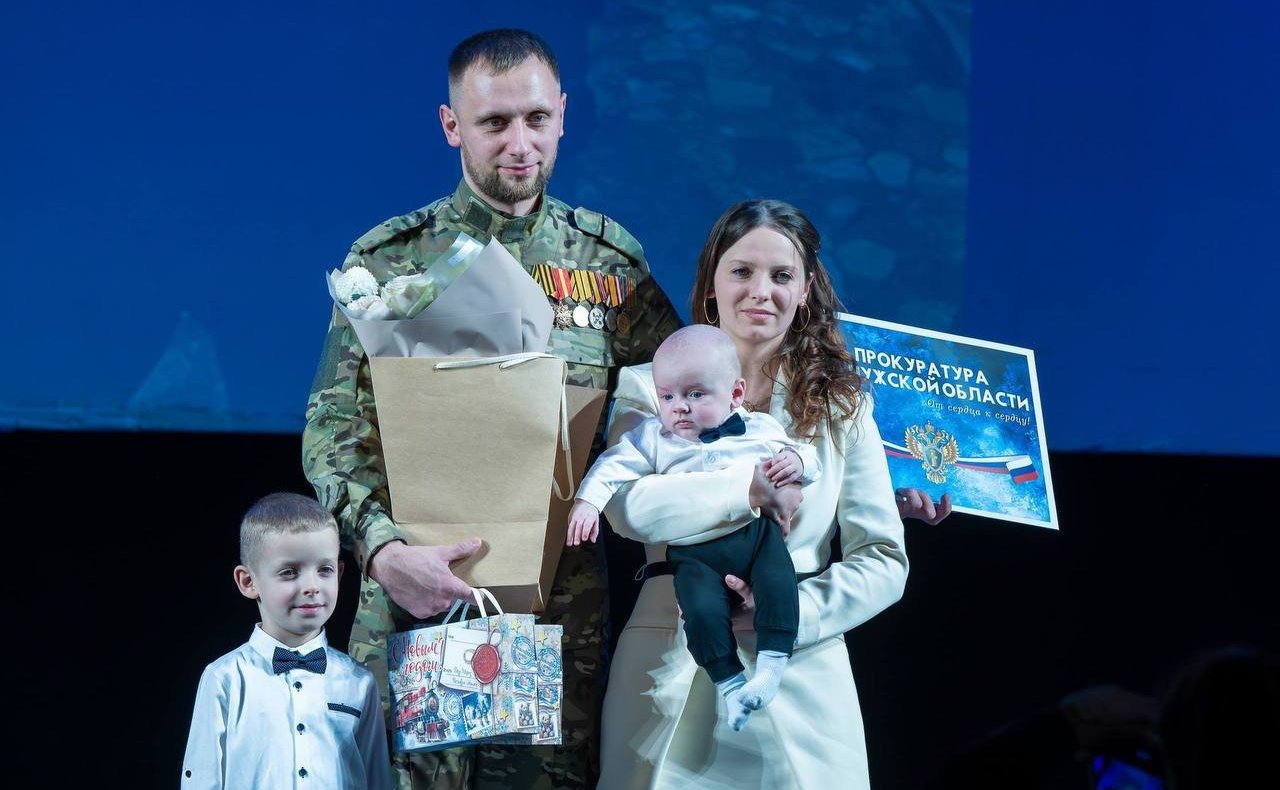 Александр Савин принял участие в прошедшем в регионе торжественном собрании, посвящённом Дню работника прокуратуры