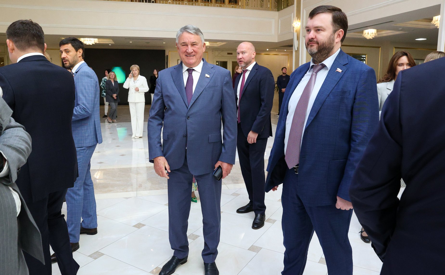 Валентина Матвиенко и Герман Греф осмотрели выставку «Сбербанка России»