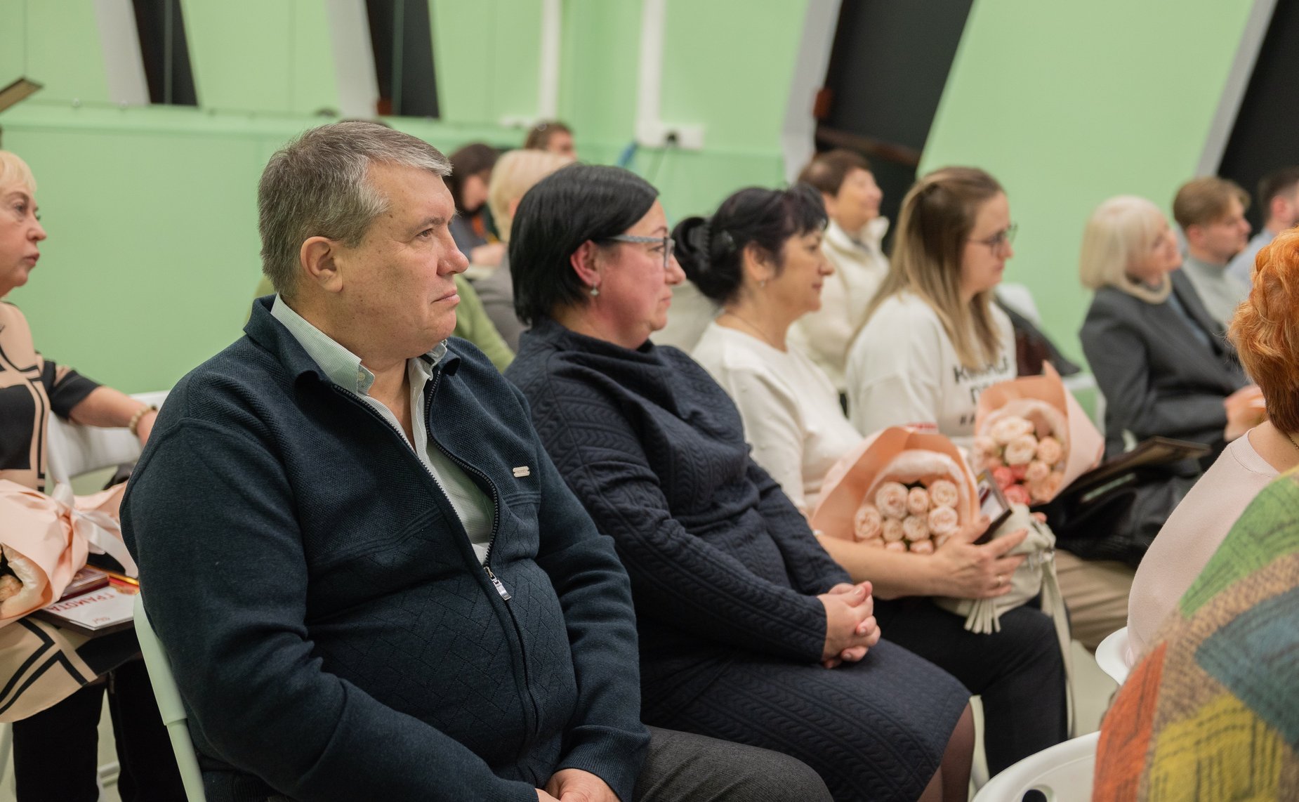 Лариса Мельник вручила награды Народного фронта активным жителям Севастополя