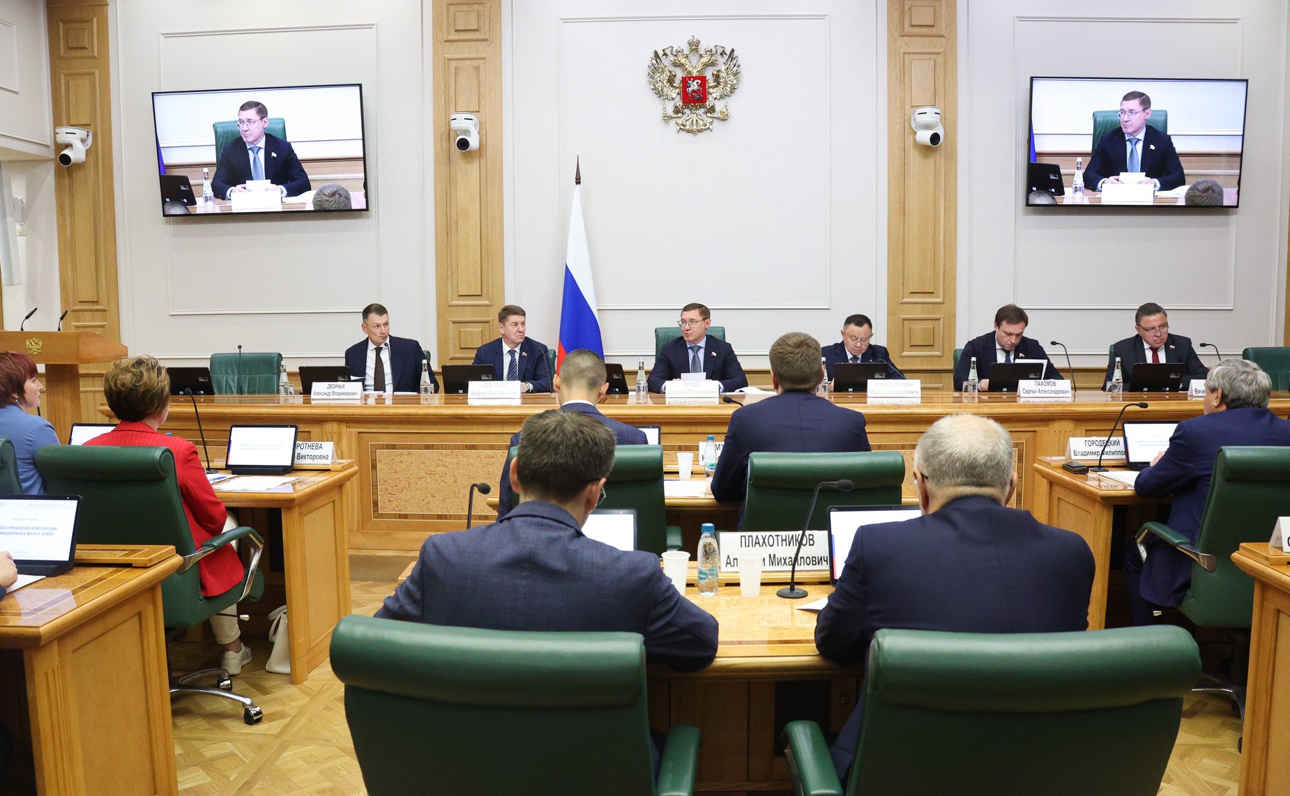 Парламентские слушания на тему «Вопросы управления комплексами индивидуальных жилых домов»