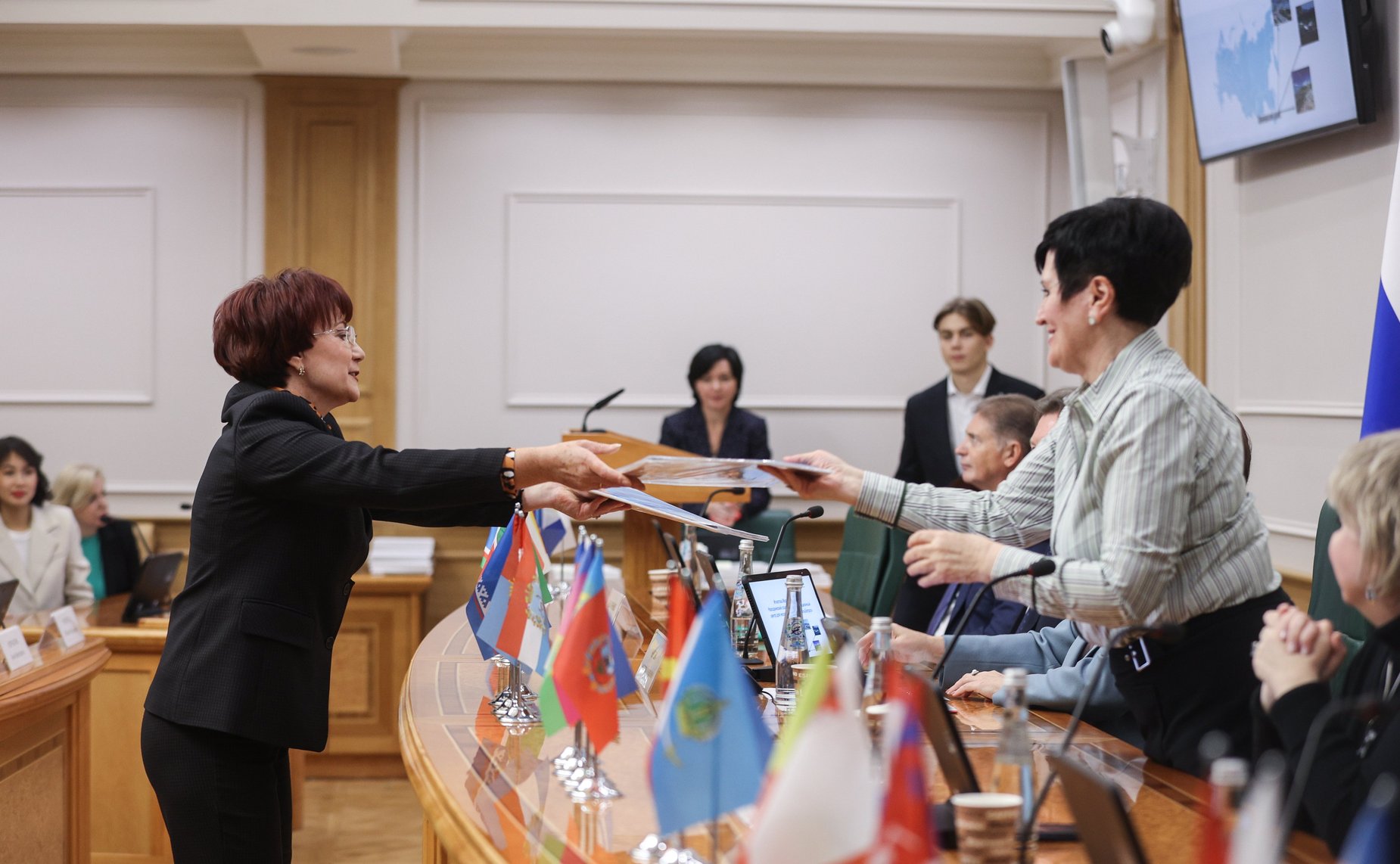 В Совете Федерации наградили лидеров ХII Всероссийской акции «Добровольцы – детям»