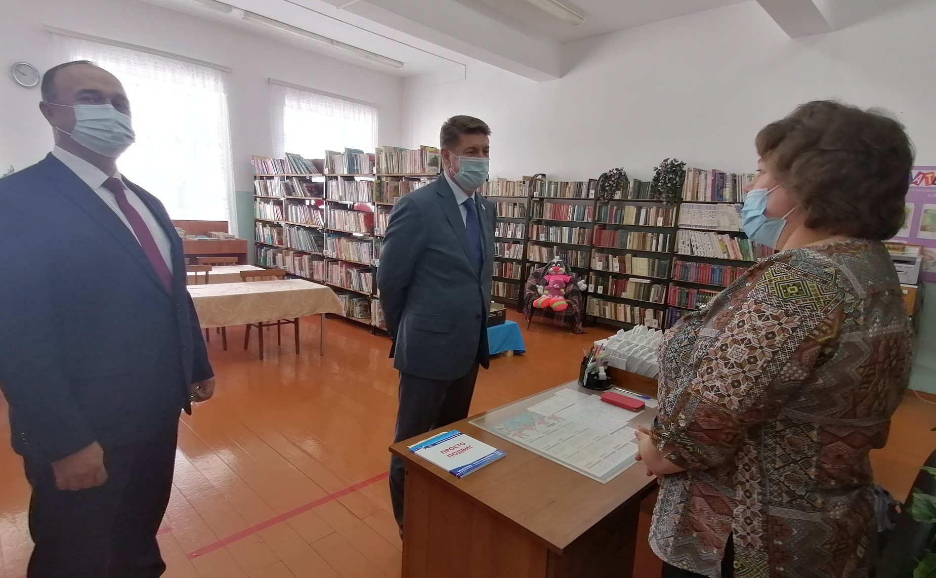 Андрей Шевченко в День знаний посетил одну их школ в Октябрьском районе Оренбургской области